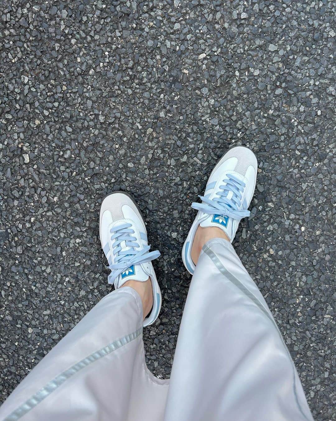 江崎ななほのインスタグラム：「水色SAMBA🩵 　 #adidas #adidassamba」
