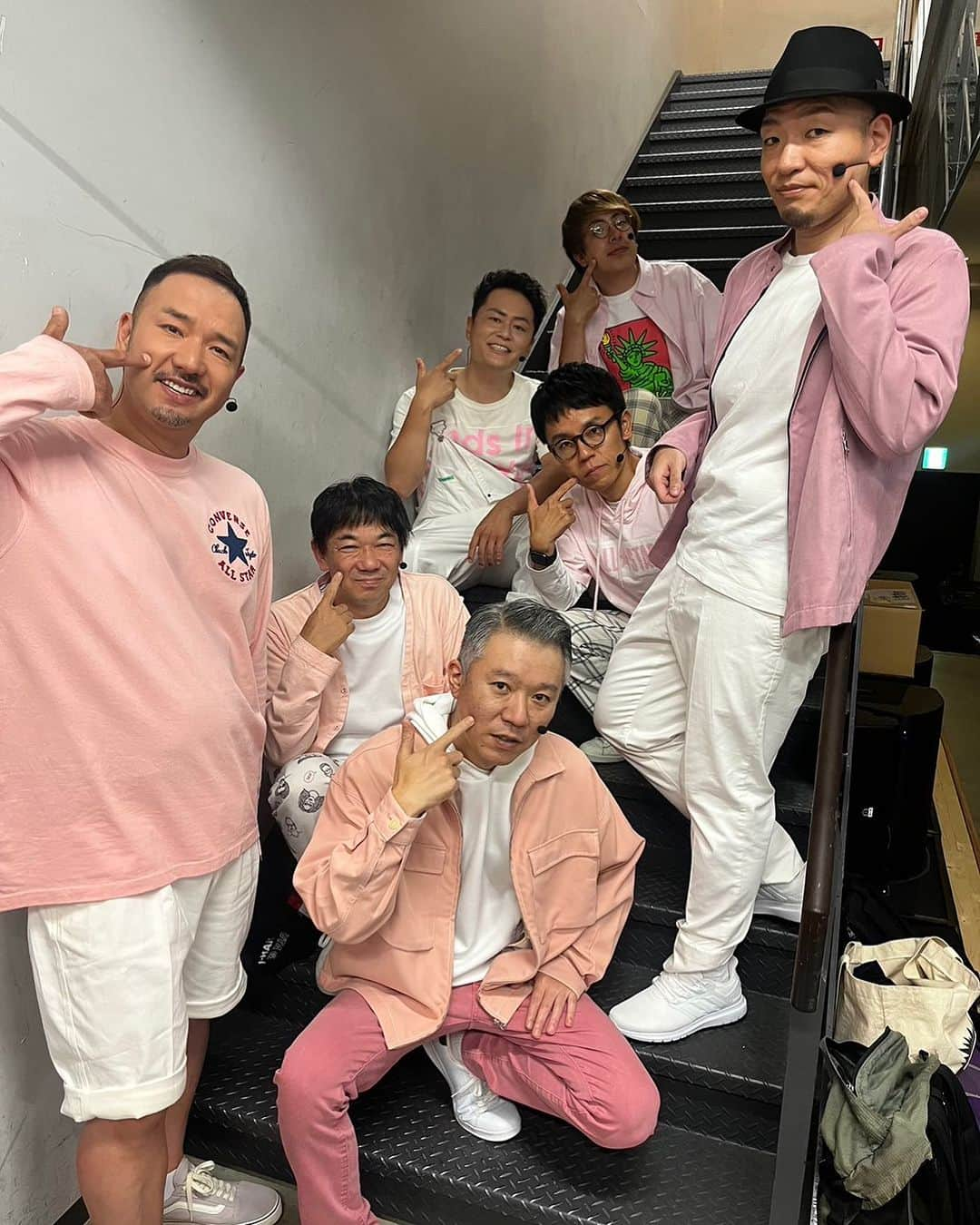 梅村賢太郎さんのインスタグラム写真 - (梅村賢太郎Instagram)「#黒白歌合戦 #なにわおじさん男子 #海原やすよともこ さん #たくさんのお客さん #ありがとうございました」8月18日 21時19分 - rahujigenume