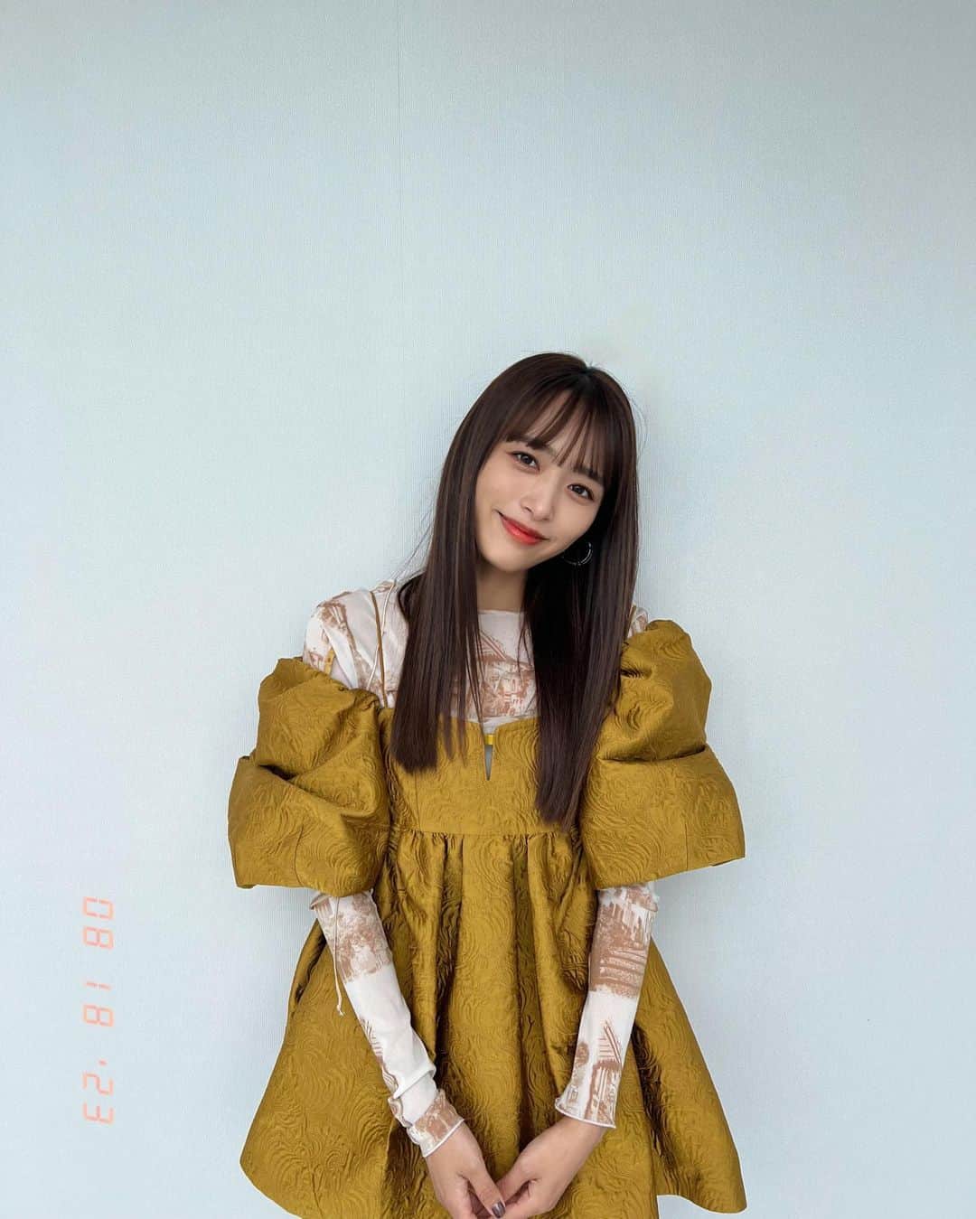 近藤千尋のインスタグラム：「ラヴィットの前に サムが前髪切ってくれた💇‍♀️🩷笑 いつもありがとう🎵😆  ラヴィットとアップ！ 生放送の日でした📺🤍🤍 そしてそのままひーぼぉくんの実家へ🏠💗 実家は落ち着くなぁ☺️ ちょっとゆっくり過ごします☺️‼️  久々ぱっつんどうかなぁ💗💗💗  ラヴィット  one-piece @maisonspecial_women  knit one-piece @desigual pierce @abiste_official shoes @zara」