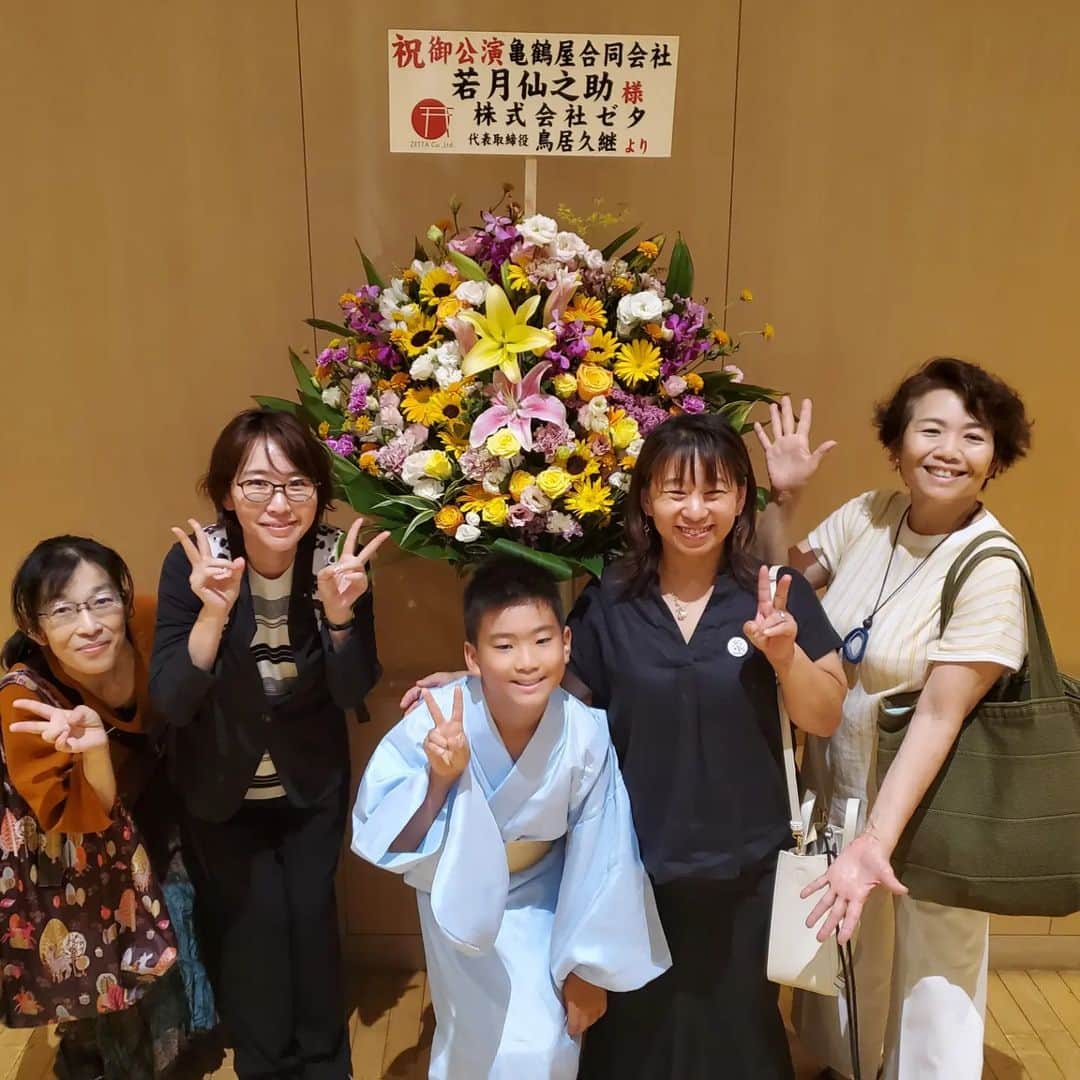 水野友貴のインスタグラム：「我孫子市在住の日本舞踊家・若月仙之助さんによる創作歌舞伎舞踊劇「手賀沼今昔ものがたり〜アオギリとの約束〜」を鑑賞してきました。  手賀沼今昔ものがたりシリーズ2回目の今回は「平和への祈り」。古典芸能はもちろんのこと子どもたちの演劇も素晴らしく、見応えがありました✨ このような伝統芸能を我孫子市で継承していきたいと心から思いました。  #手賀沼今昔ものがたり  #歌舞伎 #創作歌舞伎」