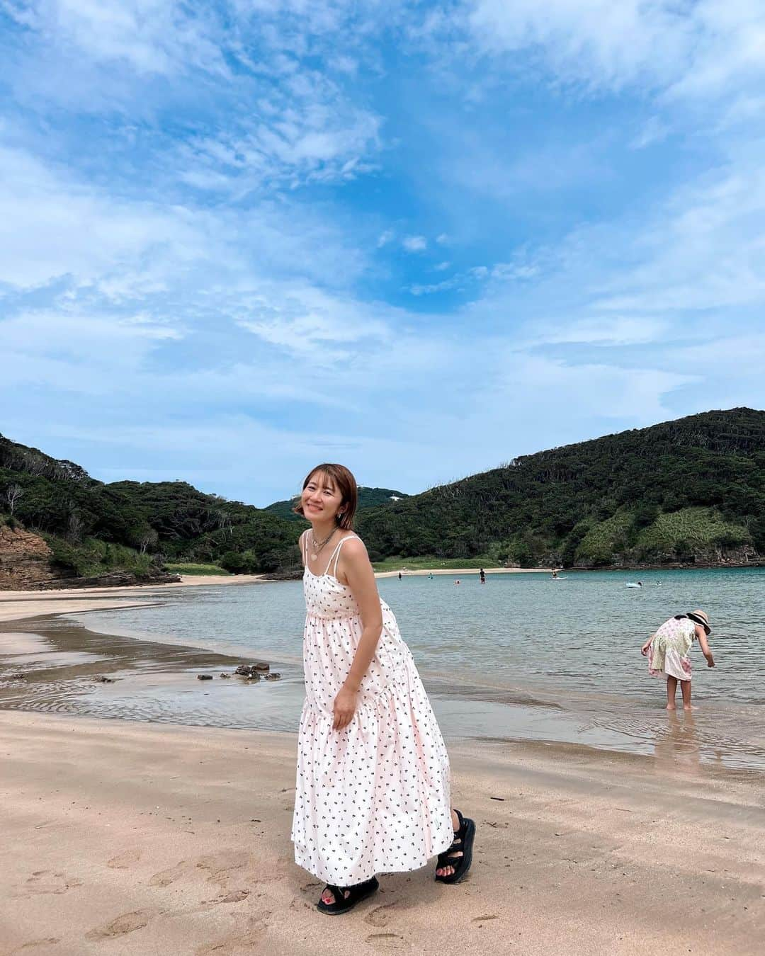 Little Sunny Biteさんのインスタグラム写真 - (Little Sunny BiteInstagram)「博多港からヴィーナス⛴️に乗って郷ノ浦へ。 そこからまた船に乗って辰の島という無人島に行ってきたよ🌊💙  綺麗な海綺麗な空🥹 まだまだ知らない場所がまだまだたくさんあるよね。  久々に何も考えないでボーーーっとできた瞬間🥹 ありがとうございます🫶🫶  ソーダみたいな色の海💙こんな綺麗な海を見たのはいつぶりだろう.... 自然てすごいよね  博多港からヴィーナスというフェリーに乗って郷ノ浦に到着。そこからレンタカーで別の港に行って小さな船で辰の島(無人島)に行ったよ!!! @sakuramori ありがとう🙏🙏  #壱岐島 #福岡　#fukuoka #辰の島 #郷ノ浦  dress @littlesunnybitestyle  sandals @eytys」8月18日 22時02分 - littlesunnybiteyoppy