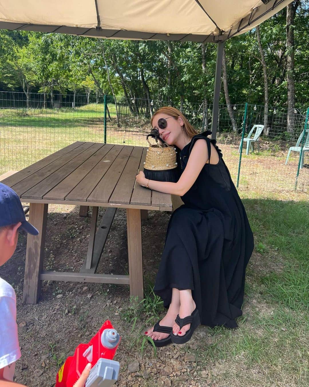rinのインスタグラム：「⁡ ⁡ ⁡ ⁡ ガーゼドレスのご予約は本日23:59まで♥️ 沢山のご予約ありがとうございました😍 ⁡ @baybeeonline_  ⁡ ティアードブラウス合わせするの 忘れてたと今更思いつく。 頭の中がお洋服だらけで いっぱいいっぱいなり たまにフリーズしてしまう😂 好きなんだけどね🫶 ⁡ 絶対合わせたら可愛いので お持ちの方は合わせてみて下さい🤭 ⁡ 私もやります🫶 ⁡ @baybeeonline_  ⁡ ⁡ ⁡ ⁡ ⁡ ⁡ ⁡ ⁡ ⁡ ⁡ ⁡ #fashion#ootd#outfit#coordinate#baybeeonline#glowplus#ファッション#コーデ#大人カジュアル#カジュアル」