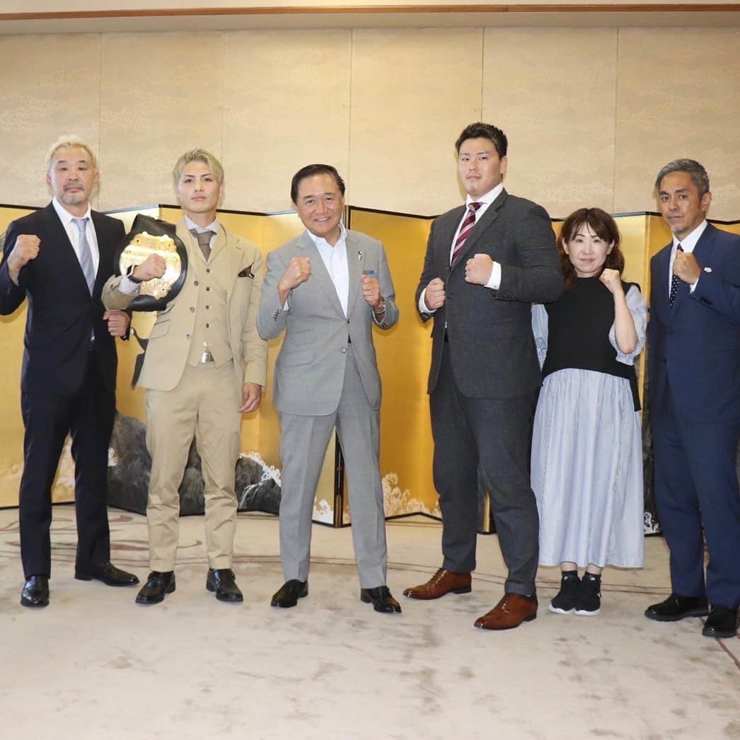 のインスタグラム：「. 【Sep.10 ReBOOT@YOKOHAMA ARENA】 . K-1の選手たちと一緒に黒岩祐治神奈川県知事を表敬訪問しました。 9月10日、横浜アリーナ！ がんばりましょうかい。 . #桜庭和志 #横浜 #神奈川県庁 #みなとみらい #赤レンガ倉庫 #世羅智茂 選手 #QUINTET」
