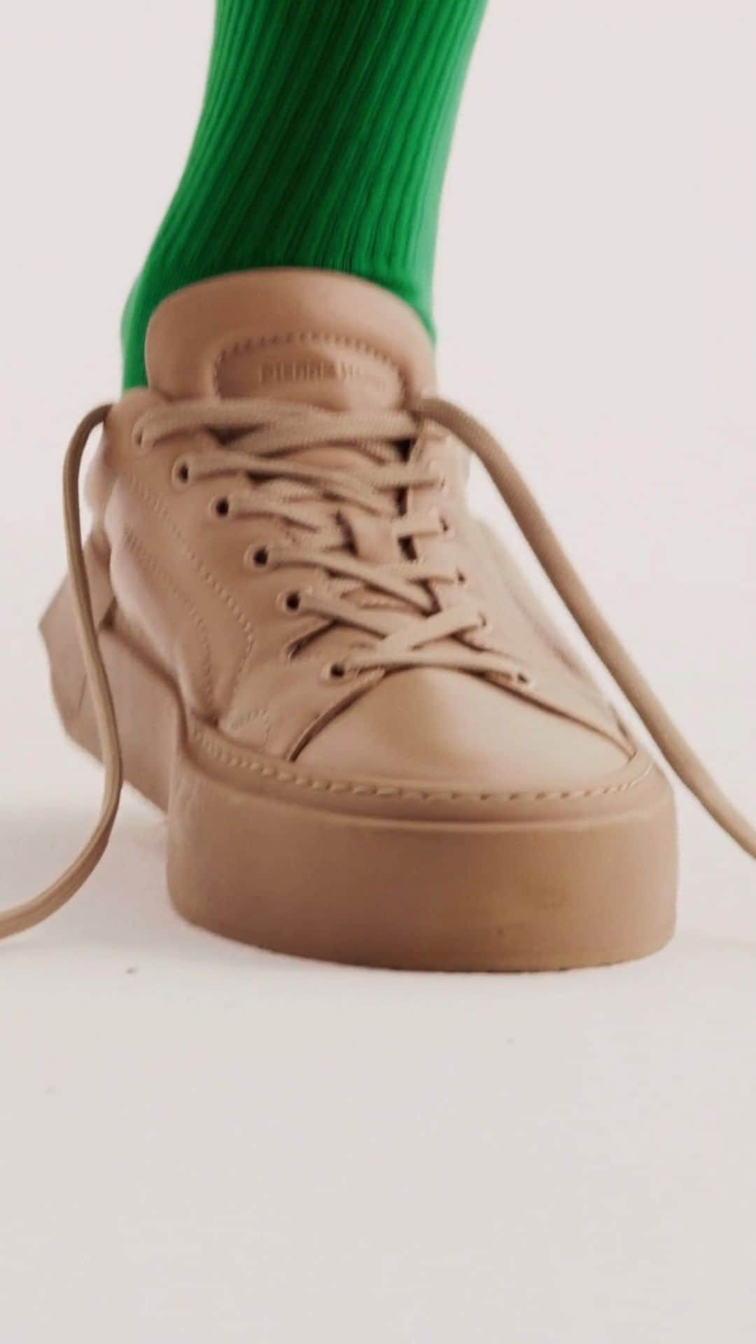 ピエール アルディのインスタグラム：「Discover the Fall-Winter 23 Cubix sneaker on pierrehardy.com   Creative Direction & Styling: @MarieAmelieSauve & 20_23 Production : @AdeusFilms Photographer : @RoryVanMillingen Make up Artist : @KarinWesterlundd  Hair Stylist : @AlexanderSoltermannHair assisted by @DieKunst Music: @ThomasRoussel  #PierreHardy #PierreHardyFW23」