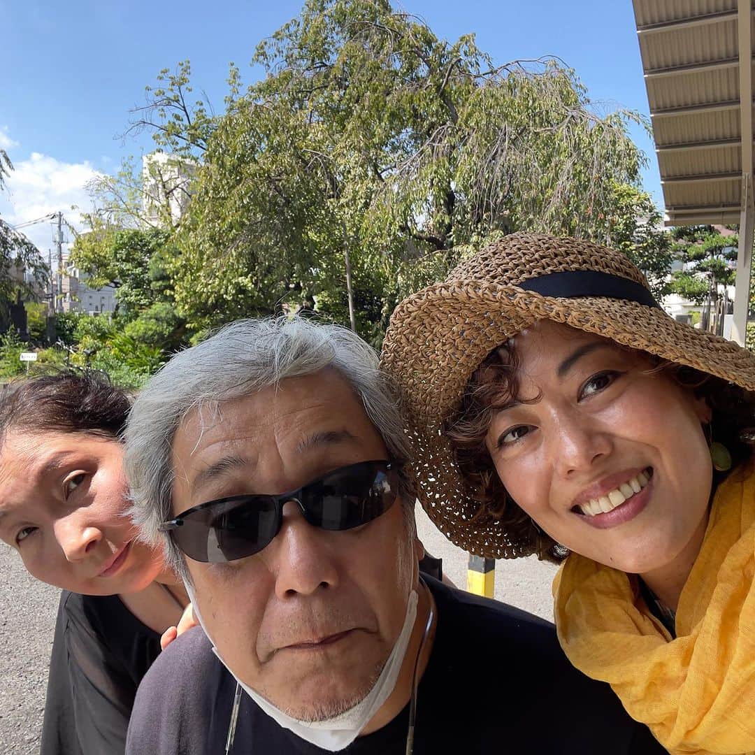 池田有希子のインスタグラム：「今日はNYから帰国中のはるくちゃんと、鈴木奈緒子さんの御主人に案内していただきお墓参りへ行きました。その帰りに珍しく行列のついていない超有名甘味処に入ることができて「奇跡！奈緒子さんありがとうっ！」と飛び込みかき氷を🍧色んな話が尽きず、きっとずっと記憶に残る1日です。」