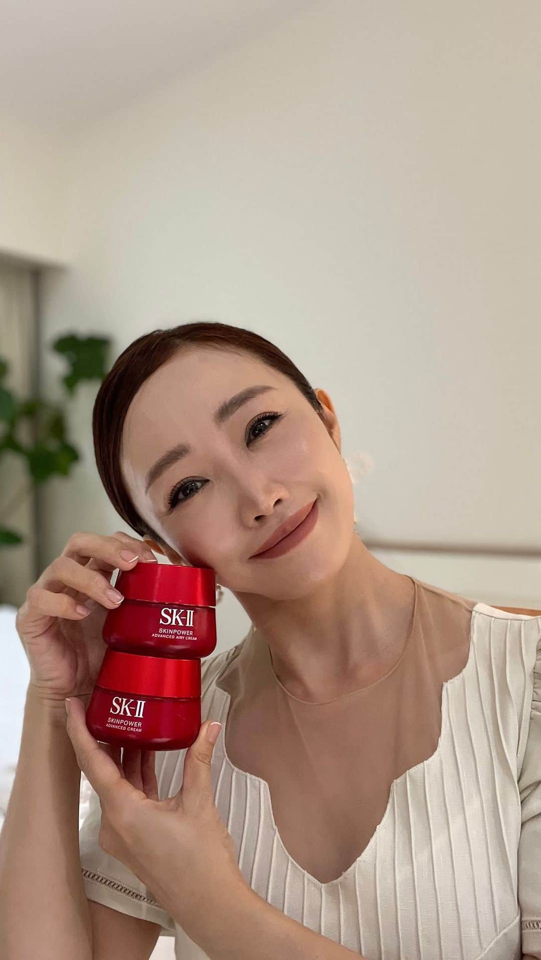 神崎恵のインスタグラム：「・ 今、わたしが大切にしている炎症へのケア、炎症老化のお話をしました。 エイジングケアに取り入れているSKIIスキンパワー　アドバンスト　クリームのご紹介もしました。 コメント、ご視聴をありがとうございました。 久しぶりのライブ、とても楽しい時間でした。  @skii   #megumisbeautychannel   #タイアップ #skii  #ピテラ」