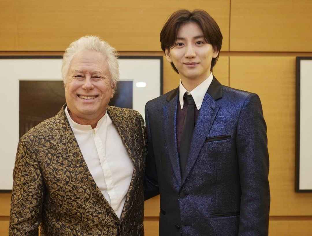 SixTONESさんのインスタグラム写真 - (SixTONESInstagram)「⁡ ⁡ ⁡ ⁡ ディズニー・ブロードウェイ・ヒッツ feat. アラン・メンケン ⁡ ⁡ 日本人ゲストとして 出演させて頂きました！ ⁡ ⁡ この三日間、 本当に最高でホットな経験でした！！ 拙い英語で話し掛ける僕に、 アラン・メンケンをはじめ、 キャスト、スタッフの皆さんが 優しく接してくれたのが嬉しかったです！ ⁡ ⁡ 応援してくれたファンのみんなもありがとう！ とても心強かった！！ ⁡ ⁡ ステージからの景色も絶対に忘れない！ ⁡ ⁡ しかも、城田優さんと真彩希帆ちゃんが観に来てくれてビックリ！！ めちゃくちゃ嬉しかった！ ⁡ ⁡ 改めて皆さん、 本当にありがとうございました！ ⁡ またお会い出来るその日まで！ ⁡ ⁡ ⁡ ⁡ ⁡ Disney Broadway Hits feat. Alan Menken  ⁡ ⁡ We had the honor to perform as guests from Japan.  ⁡ ⁡ These past three days have been a truly amazing experience!! ⁡ Starting with Alan Menken, I was very happy of how the cast and staff treated me with kindness despite my poor English.  ⁡ ⁡ Thank you to all the fans who were cheering us on! It meant a lot!! ⁡ ⁡ The view we had from stage was unforgettable! ⁡ ⁡ Also, it was such a surprise to see Yu Shirota and Kiho Maaya at the show! Thank you for coming!  ⁡ ⁡ Once again, thank you all so much! ⁡ ⁡ See you again when we next meet! ⁡ ⁡ ⁡ ⁡ @alanmenken ⁡ #ディズニーBWヒッツ #Taiga」8月18日 22時08分 - sixtones_official