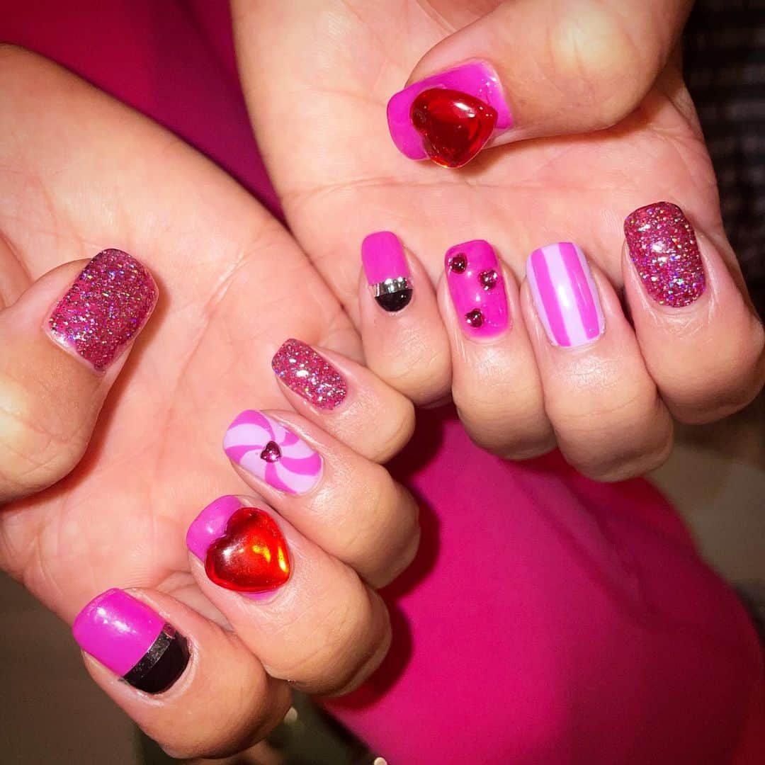 mizuのインスタグラム：「先月に引き続きBarbie nail💅❤️ Barbieから抜け出せなくなってるwww  #ピンク好きになりそう  #バービーネイル #barbie」