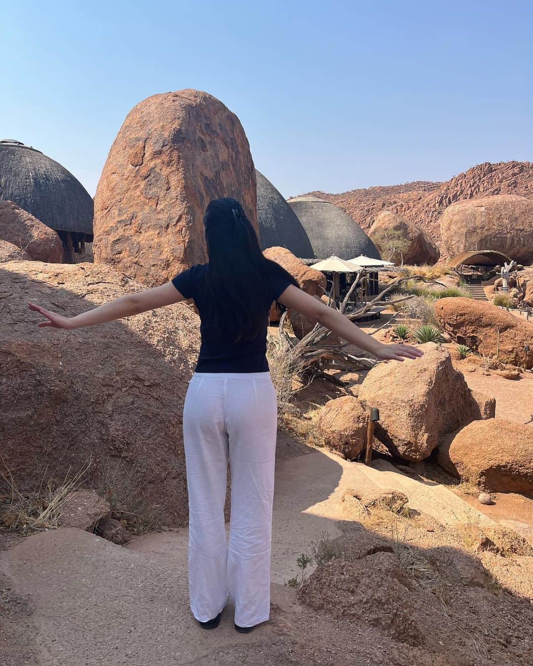 エレナ・アレジ・後藤さんのインスタグラム写真 - (エレナ・アレジ・後藤Instagram)「another beautiful spot in Namibia 🐘🤍🦒」8月18日 22時16分 - alesihelena