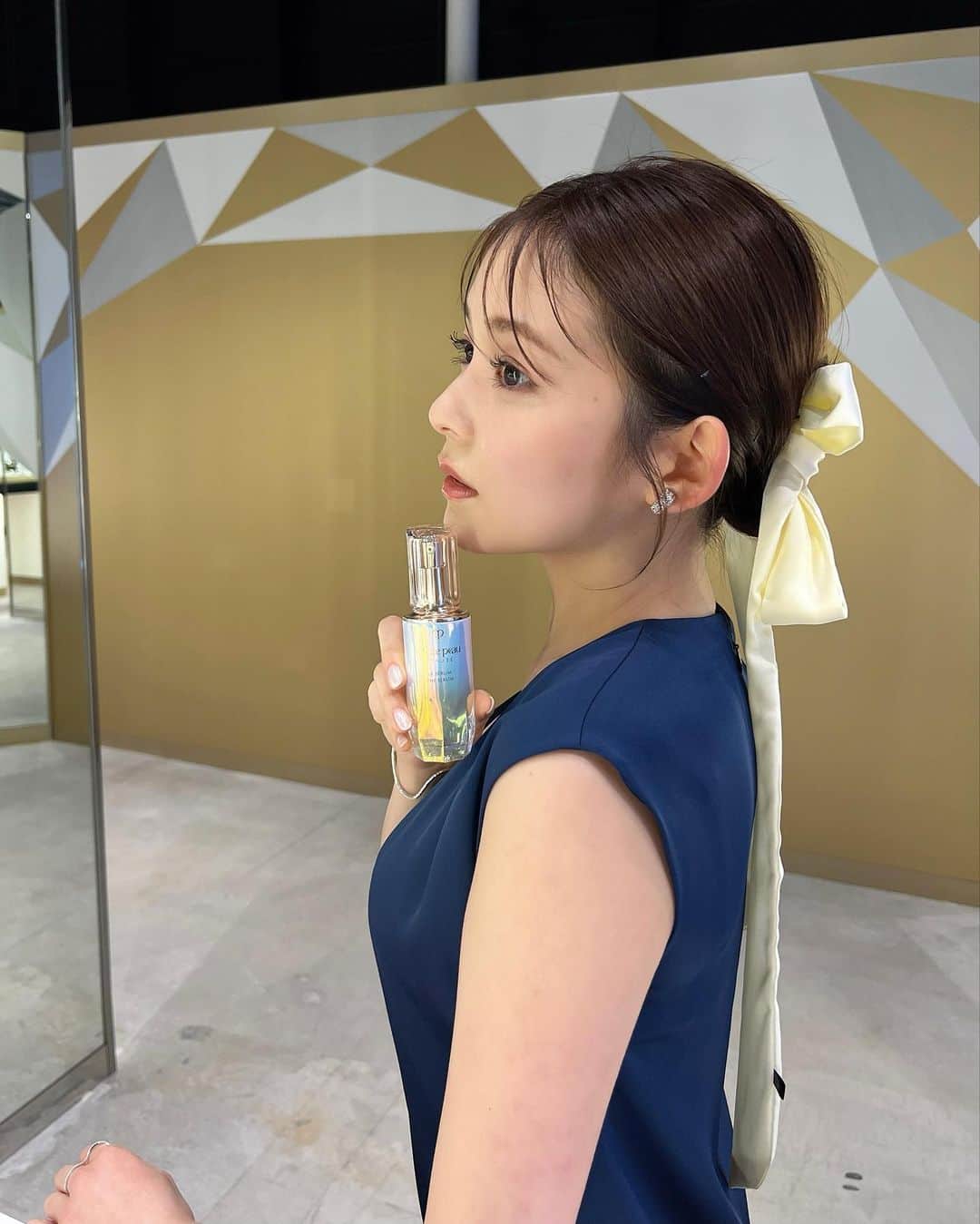 久間田琳加さんのインスタグラム写真 - (久間田琳加Instagram)「クレ・ド・ポー ボーテ  ル・セラム10周年を記念したPOPUPイベント「輝きの原点にもどる鍵」へ🗝️🤍 肌にのせると、なめらかでとってもつけ心地が良く、太陽を浴びすぎてしまった肌も一瞬でやわらかな肌になりました🫧 #クレドポーボーテ #ルセラム #細胞からはじまる輝き #pr」8月18日 22時18分 - rinka_kumada0223