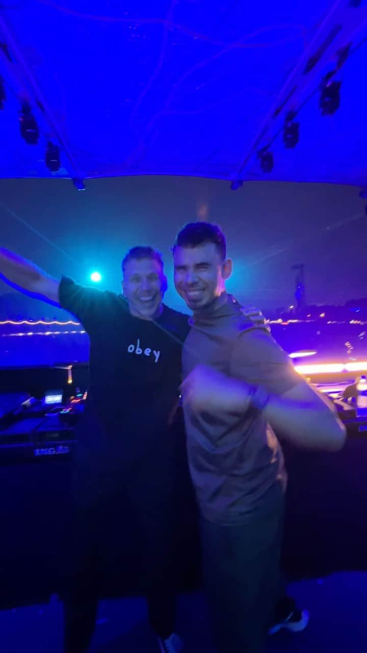 アフロジャックのインスタグラム：「our first collab is here!!! lift me up w/ @lnytnz is OUT NOW on @tomorrowland_music!!! who wants a hard mix??? 💪💪💪 #linkinbio」