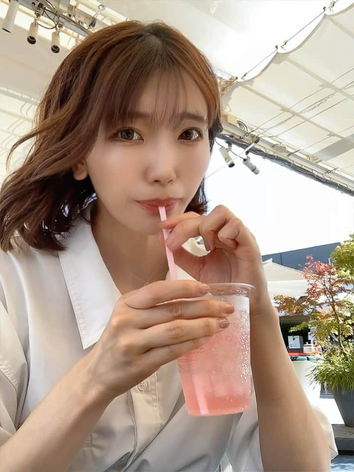 石原美沙紀のインスタグラム：「飲んだ後の顔どんなきもちwww  #スイカソーダ　飲んだ🍉♡」