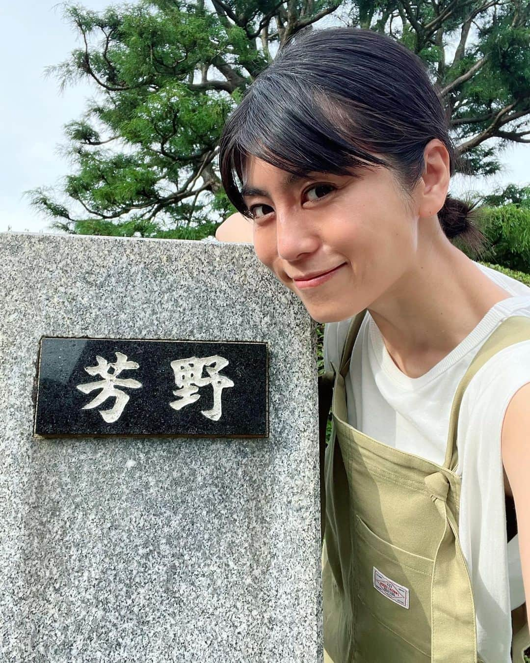 芳野友美さんのインスタグラム写真 - (芳野友美Instagram)「今日から実家に#帰省 ♪ 短い期間ですが、たんまりリフレッシュしたいと思います！！！ 　 やっぱり大自然の緑が落ち着く〜☆ 　 ダラダラするぞ（笑）」8月18日 22時40分 - yumi_yoshino_1980