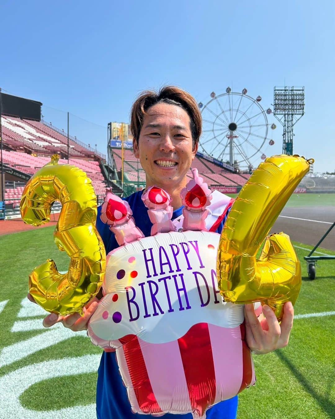 鈴木大地さんのインスタグラム写真 - (鈴木大地Instagram)「34歳になりました✨ お祝いのメッセージありがとうございました！ これからも野球頑張ります！」8月18日 22時41分 - 0818.daichi.e7