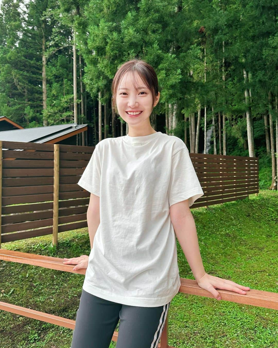 野村彩也子さんのインスタグラム写真 - (野村彩也子Instagram)「🪵🏕️🌳  寝起きすっぴんですが…🙊 自然ってほーーんとに気持ちいーーー🍀☺️  ふわーって森と一緒に 息している感覚になります♪  そして東京ほど蒸し暑くない気がしますね🤔  明日は王様のブランチ👑 ご覧ください~♡ . . . .」8月18日 22時55分 - nomurasayako