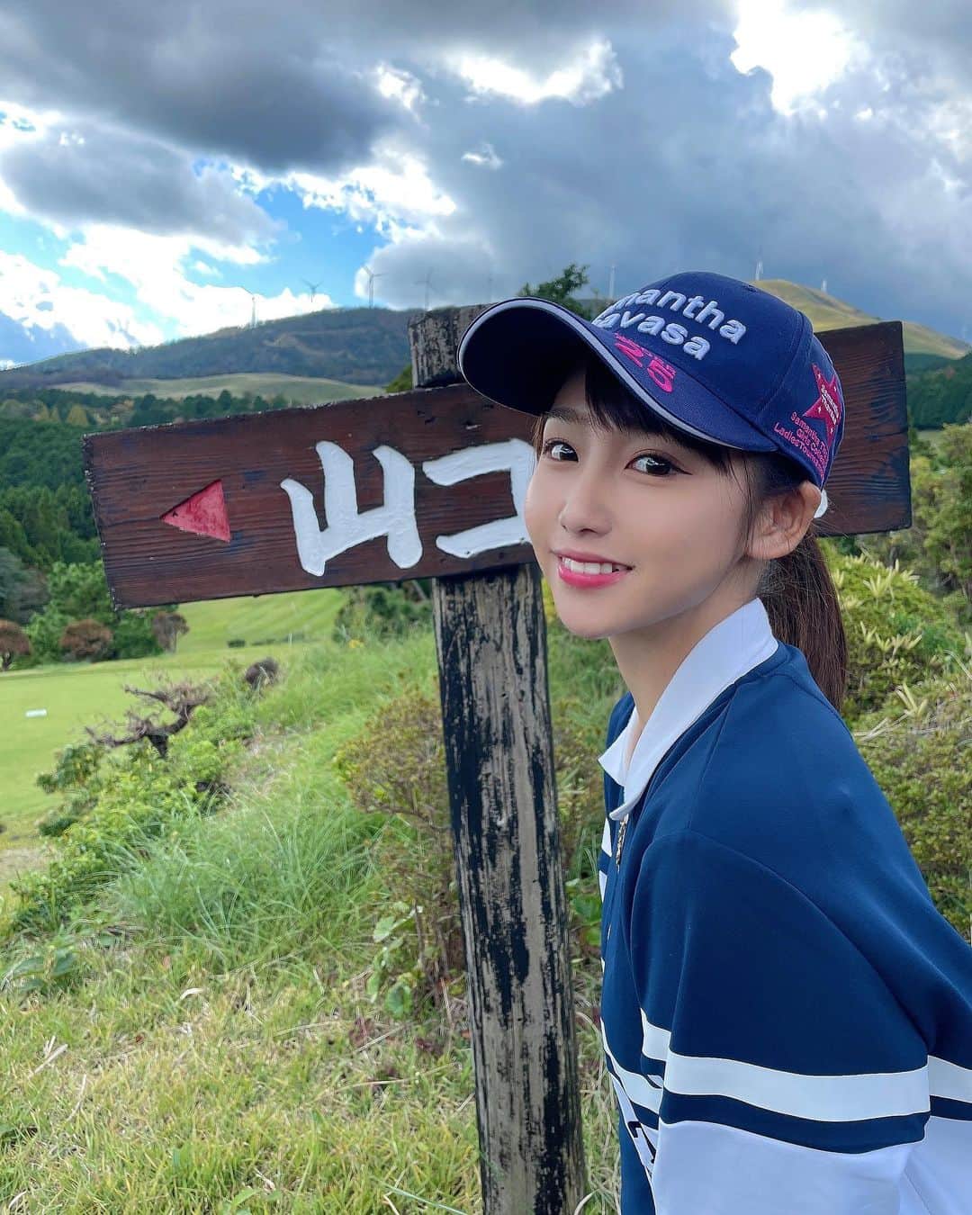 のインスタグラム：「.  丸りおなのゴルフ専用アカウント作りました〜🥳👏  @marurio_golf  ↑こちら是非フォローお願いします！！！  私の所属するプラチナムプロダクションにゴルフ女子チームに選んでいただきました🥰  ゴルフ初心者ですが、頑張ります🔰  是非応援よろしくお願い致します！！！  「PLATINUM GOLF」のHPとYouTubeやSNSも今日から開設されました！ これから私達がゴルフの楽しさなどを発信してくので是非フォローお願いします！  #ゴルフ　#ゴルフ女子」