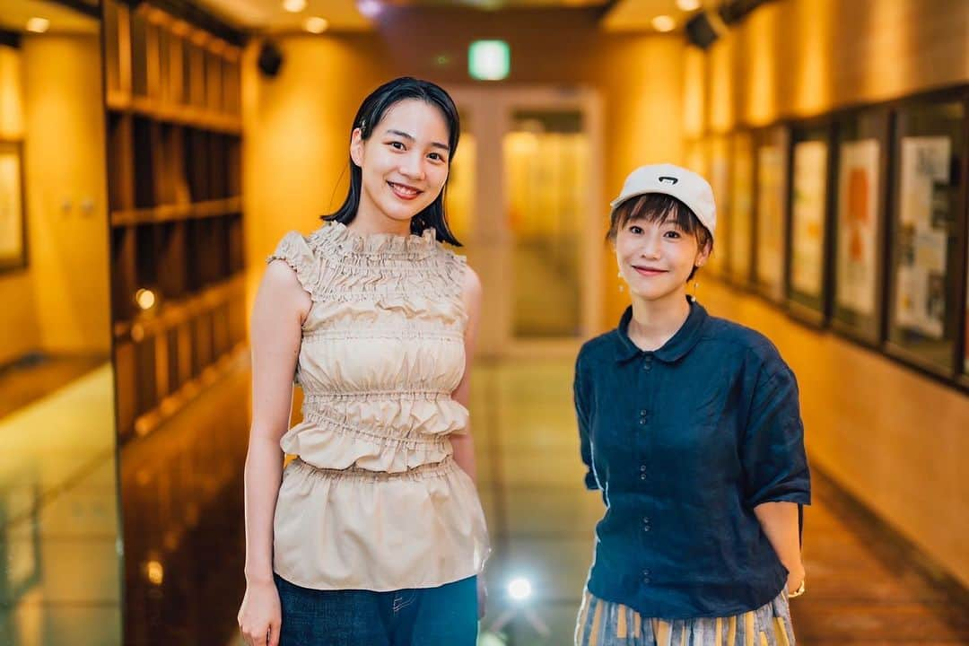 のん（能年玲奈）さんのインスタグラム写真 - (のん（能年玲奈）Instagram)「今週日曜23時からのJ-WAVE TOPPAN INNOVATION WORLD ERA 今回は蝶花楼桃花師匠をお迎えしました。 素敵なお話を聞けて楽しかった！ 蝶花楼の姐さん、かっこいい。  今日から先行podcastも配信中です！そっちもよろしくね お便り読んだり、 #ポケモンコンシェルジュ でLAに行った時のお話をしたよ  #jwave #era813 @iwera813」8月18日 22時57分 - non_kamo_ne