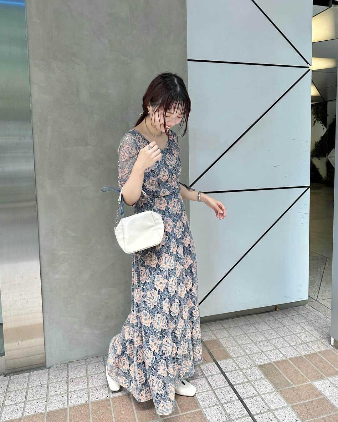 miho uesugiさんのインスタグラム写真 - (miho uesugiInstagram)「明日から発売のオケージョンドレス、全型着てみました🥹✨ 154cm 全てサイズ0を着用しています！  ㅤㅤㅤㅤㅤㅤㅤㅤㅤㅤㅤㅤㅤ 着心地はすごく楽なのに、身体のラインを綺麗に見せてくれる…感動✨ ㅤㅤㅤㅤㅤㅤㅤㅤㅤㅤㅤㅤㅤ  @the_urbanblanche さんと、 @mari19k のこだわりを随所に感じます🥹 私は1番最後のドレスを狙っています✍️ ㅤㅤㅤㅤㅤㅤㅤㅤㅤㅤㅤㅤㅤ  ㅤㅤㅤㅤㅤㅤㅤㅤㅤㅤㅤㅤㅤ 来るべきお呼ばれ、デート、女子会のために準備しておきませんか？  ㅤㅤㅤㅤㅤㅤㅤㅤㅤㅤㅤㅤㅤ #theurbanblanche_kastane  #kastane_occasion  #theurbanblanche #お呼ばれ#お呼ばれコーデ#デートコーデ#デート#オケージョンドレス#オケージョン#ドレス#パーティドレス#パーティコーデ#二次会#二次会コーデ#結婚式#結婚式コーデ#ワンピース#パンプス#バッグ#Kastane#Kastane舞浜#舞浜#イクスピアリ#骨格ウェーブ#イエベ春#ヘアアレンジ#大人カジュアル#大人コーデ#30代コーデ#30代ファッション」8月18日 23時00分 - uepoooning