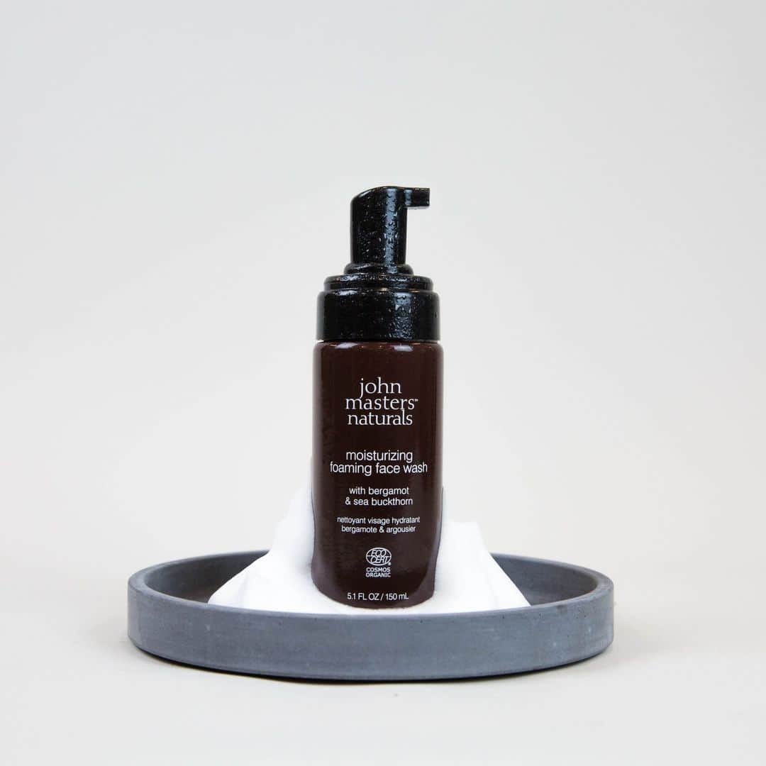John Masters Organicsのインスタグラム：「Ready, set, cleanse! 🫧⁠ ⁠ Our Moisturizing Foaming Face Wash cleanses and purifies while brightening and softening skin with its natural non-drying formula. ⁠ ⁠ Bergamot Oil helps to unclog and clarify pores, while Organic Sea Buckthorn Oil hydrates and balances moisture in skin.⁠ ⁠ Shop now using the link in our bio. 🤎⁠」