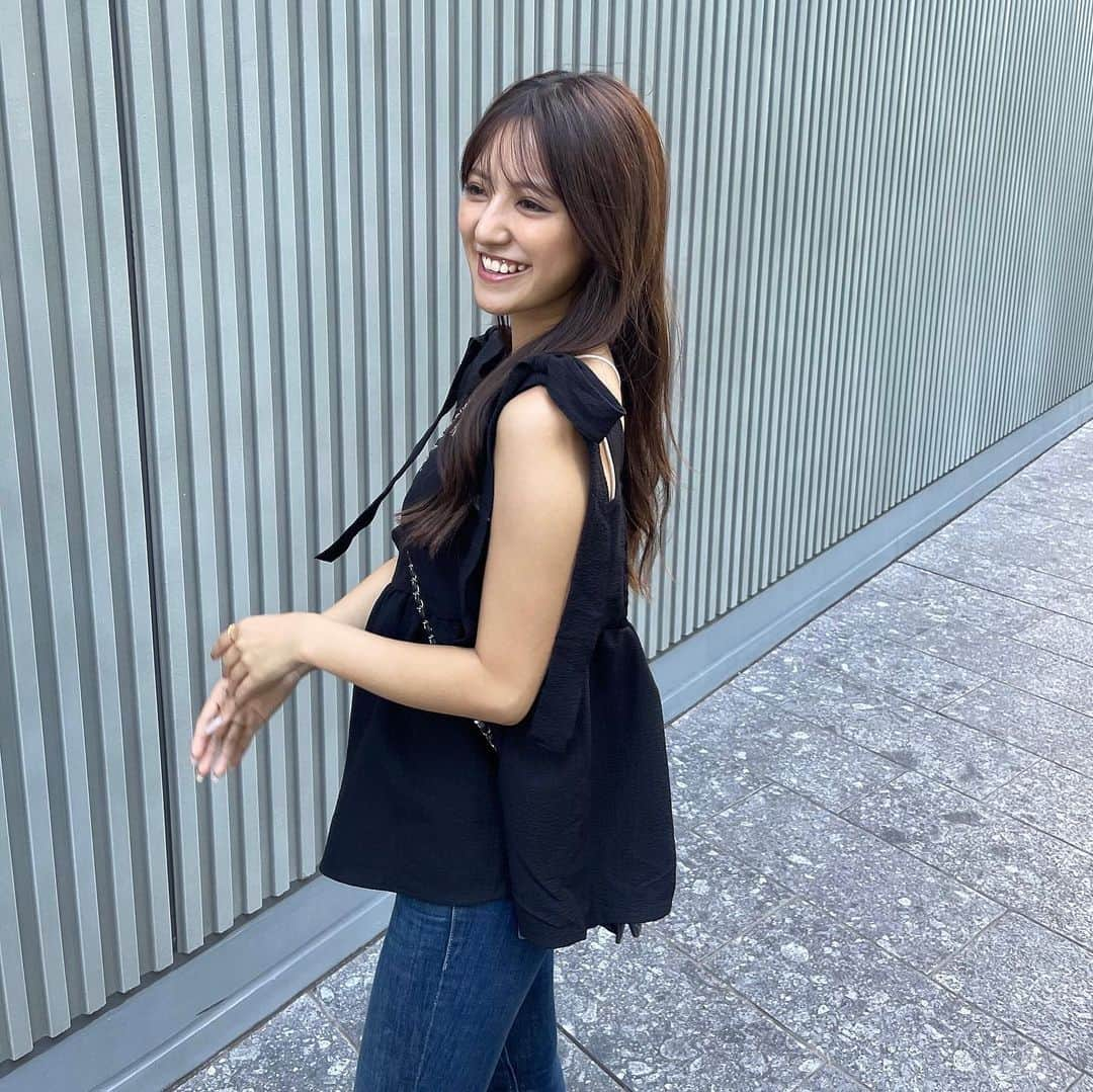 北川美麗さんのインスタグラム写真 - (北川美麗Instagram)「· · 暑いと袖無しの服ばっかり👀 今年どこも行ってないのに割と肌焼けてます…🌴 · · #ロングヘア #ラウンドガール #タレント#レースクイーン #RQ #VALINOガール  #krushガールズ」8月18日 23時22分 - mirei_kitagawa