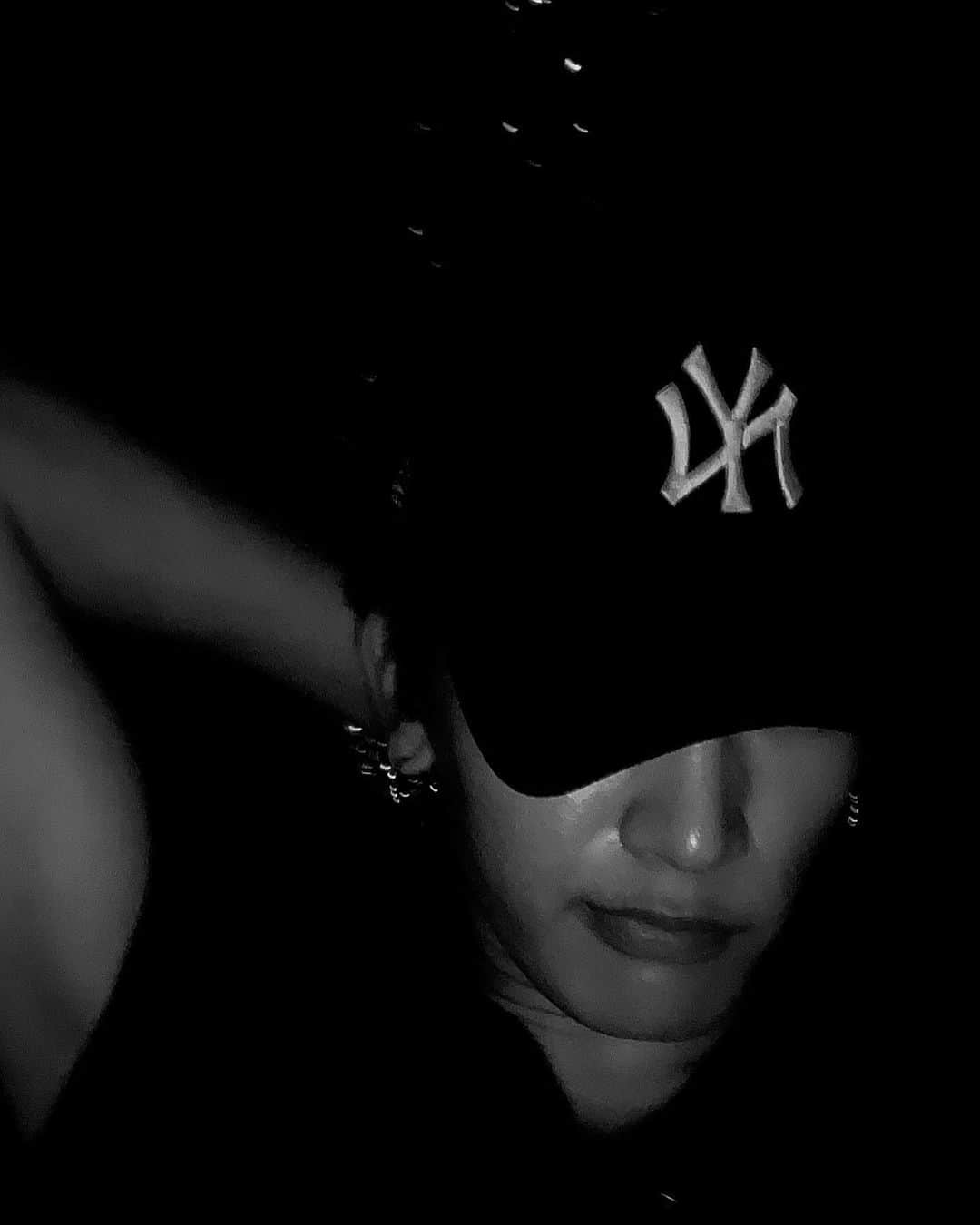 のインスタグラム：「おやすみ~🌙😪💎  Good night😴💤」