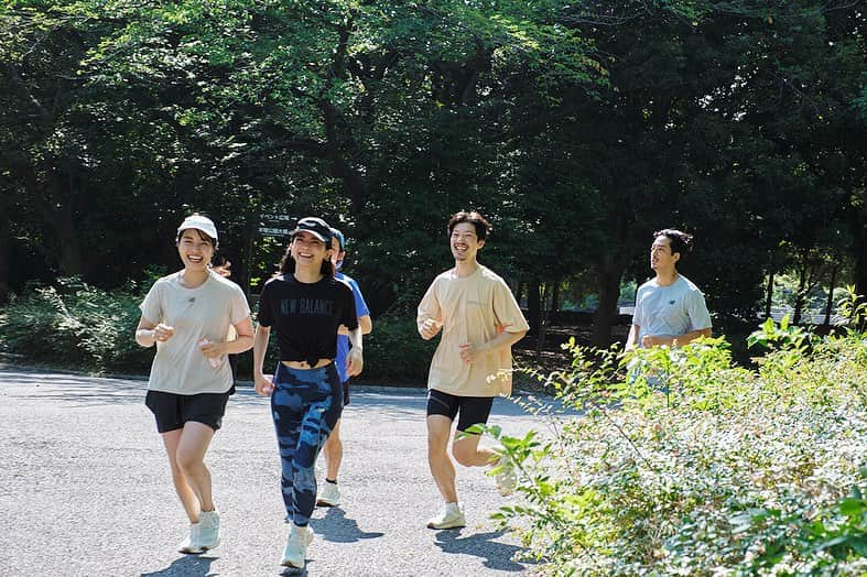 蒼あんなさんのインスタグラム写真 - (蒼あんなInstagram)「RUNNING ✖︎ COFFEE  @houyhnhnm_official さん のタイアップ記事📖  ランとコーヒーのいい関係。 ニューバランス × ブルーボトルコーヒー☕️  こだわりコーヒーのお店が沢山ある 清澄白河の周りを走ったよ🏃‍♀️✨  走り終わった後のアイスコーヒー 美味しすぎて😂💓  自分が好きなものを掛け合わせていったり、 好きなものとくっつけていくって すごくいいなって思った！✨  インタビューが載ってるので是非見て下さい〜🫶  https://www.houyhnhnm.jp/feature/755734/  #ランニング #コーヒー #清澄白河 #runnning #coffeelovers #coffee」8月18日 23時45分 - twins_anna