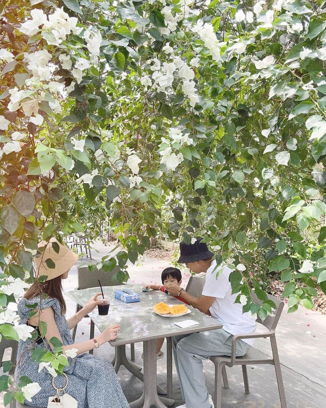 舟山久美子（くみっきー）のインスタグラム：「妊娠中の時と2歳手前のぼく♡  #家族旅行　#おしゃれ　 #家族旅行👪　#沖縄 #記念日　#ありがとう #宮古島　#宮古島旅行 #1歳11ヶ月　#大切な日」