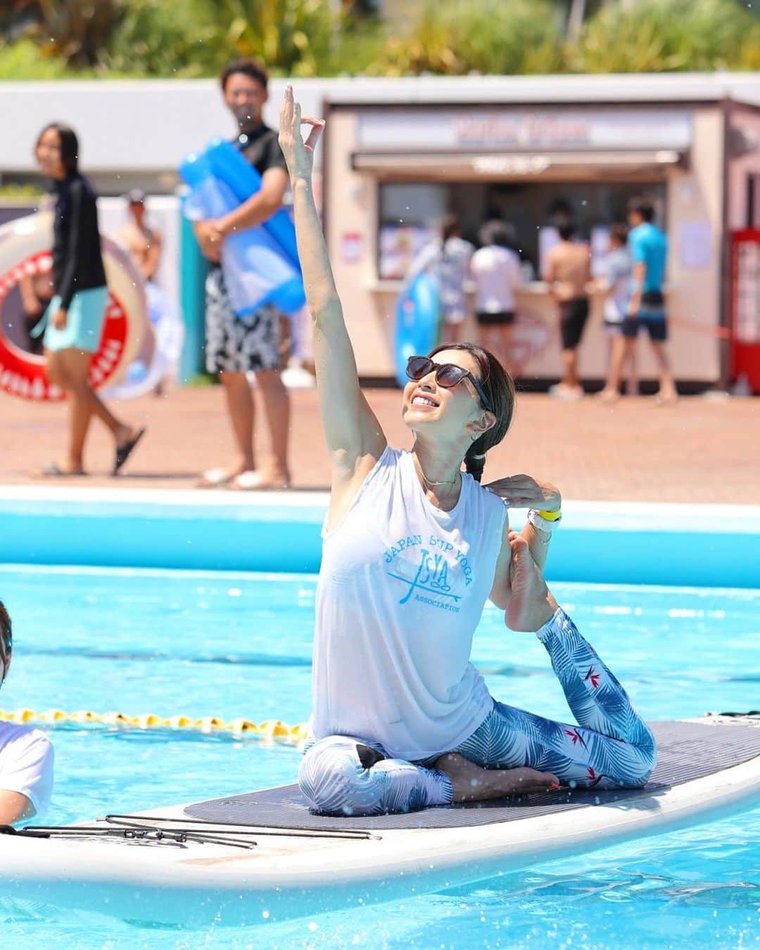 来夏のインスタグラム：「#🩵 夏の投稿が追いつかない🥹😂  先月大磯ロングビーチで開催された 日本サップヨガ協会主催 SUP YOGA FESTA2023🧘‍♀️🏖️ @japansupyogaassociation  @oisoprincehotel   サップヨガレッスンにご参加いただいた皆さま ありがとうございました🧡  陸とはまた違う 自分や自然を 童心にかえって 楽しめて 大人になってから 好きといえるものが増えて、 出会えてよかったアクティビティです☺️   📸 @tommy_gallery  さん いつもハッピーな瞬間を沢山撮ってくれて ありがとうございます😆  #supyoga #サップヨガ #sup #サップ  #yoga #ヨガ #日本サップヨガ協会  #JSYA #大磯ロングビーチ」