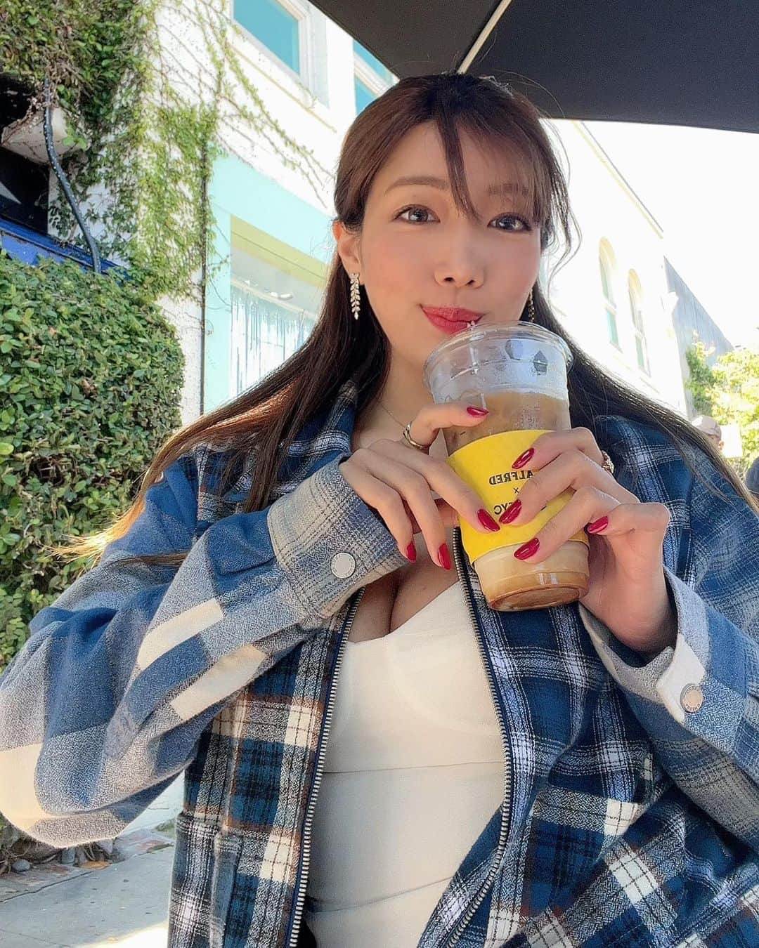 滝沢結貴さんのインスタグラム写真 - (滝沢結貴Instagram)「BUT FIRST, COFFEE.  いつだかのLA 、いつものコーヒー🌴」8月19日 0時21分 - yuntokyo