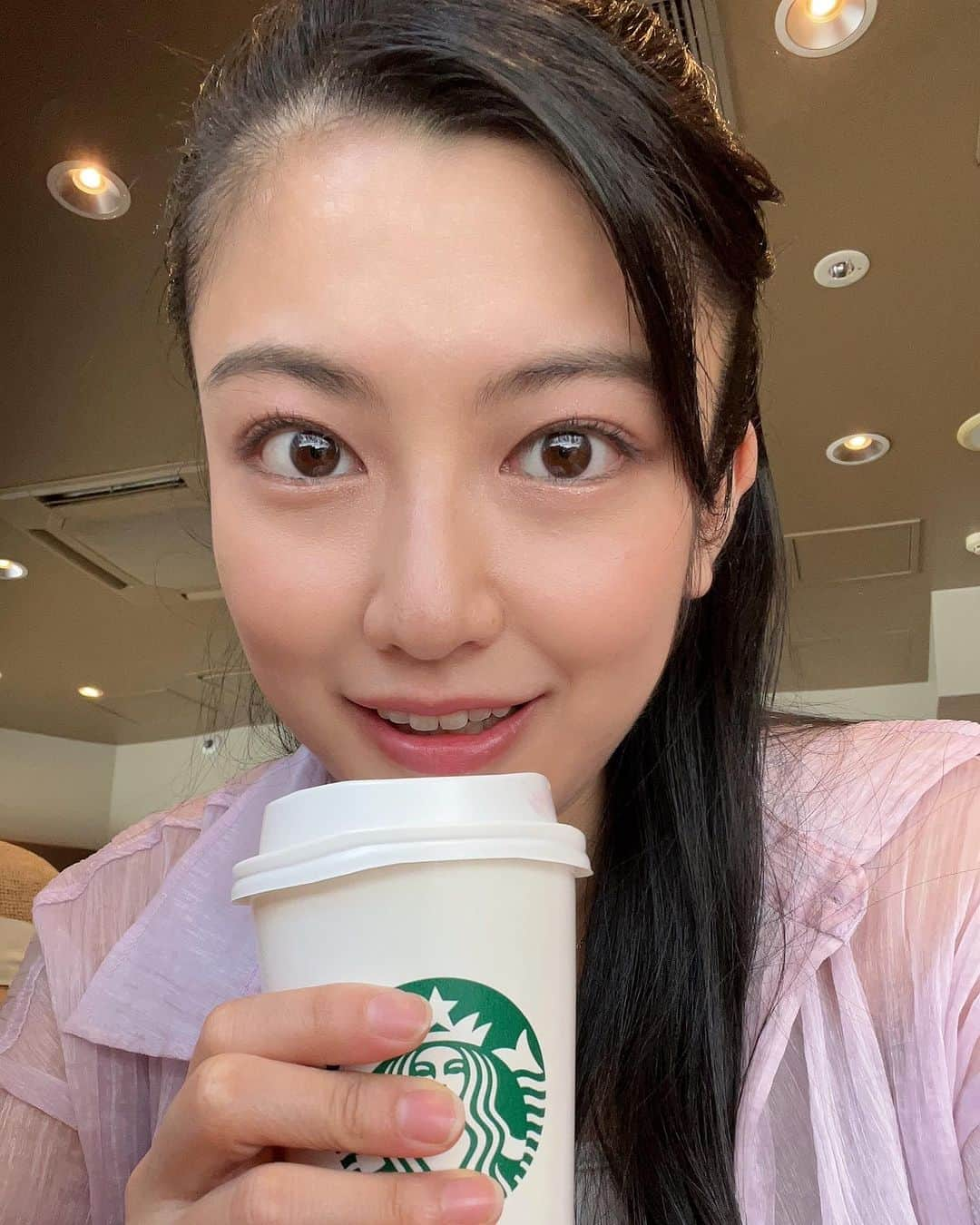 大野真緒のインスタグラム：「皆さんおはようございます☀ 本日も大変暑くなるようです！ 今も既に暑いですが、熱中症にはくれぐれもお気をつけて下さいね🥵 そしてシネマ大塚に来てくださる方も、お気をつけてお越しください☺️ お待ちしておりまーす✨  #メモリードア  #シネマ大塚」