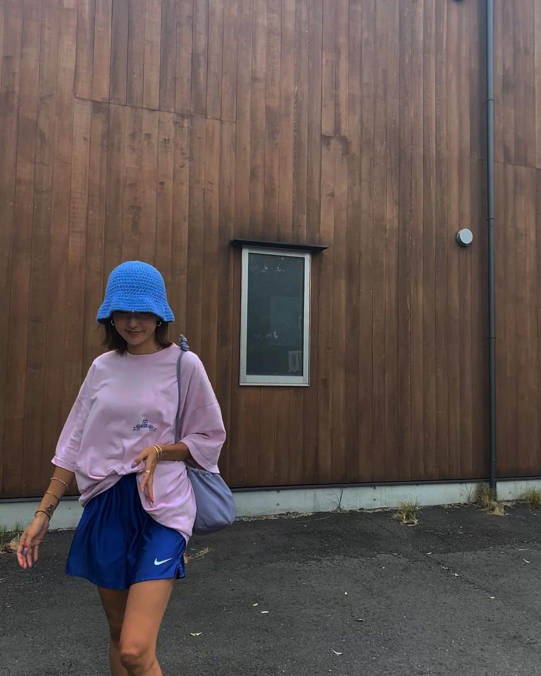 堀舞紀のインスタグラム：「🚀🚀🚀  もーすぐ夏休みが終了だなんて 寂しい🙊  やり残した事を リストアップ🧠💭💭  あ！！ あの海と、 あの海と、 まって！あの海の家も🙀🙀🙀  時間足りなさすぎ問題🌀  8/31日まで夏休みなんだけど 地域によって違うって本当ですか？ 😳  #母親服装 #僕の夏休み2023」