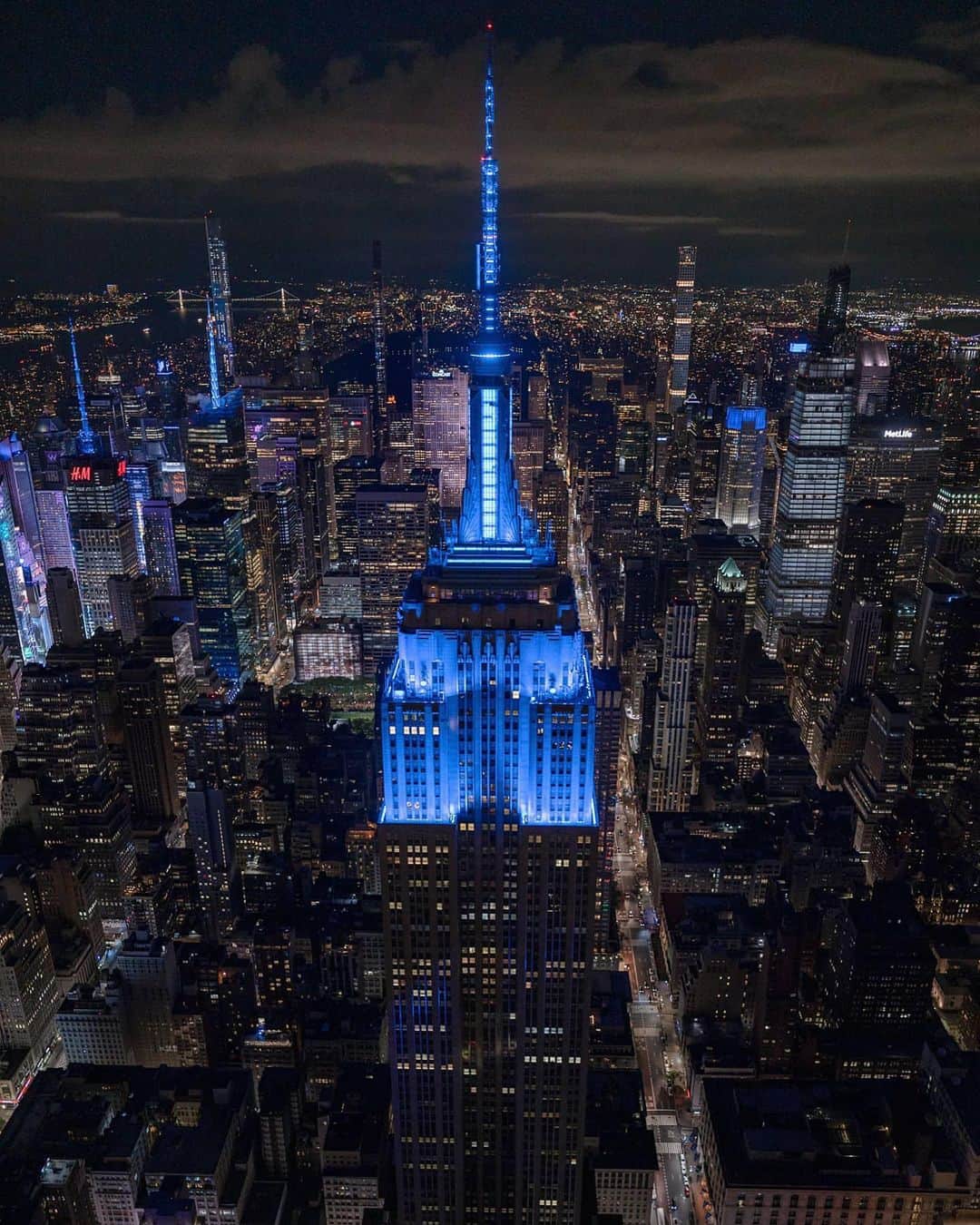 Empire State Buildingのインスタグラム：「Celebrating #PercyJackson’s birthday tonight on the 600th floor.  📷: @mattpugs」