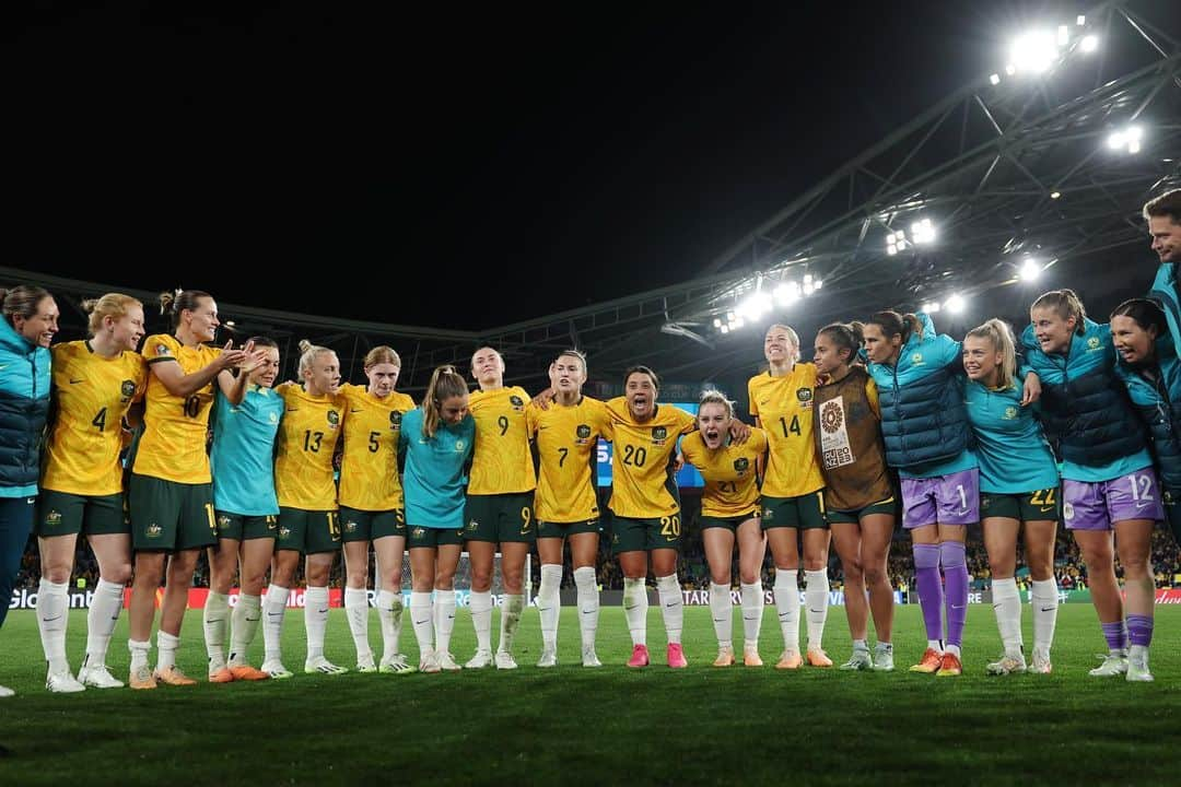 タメカ・バットのインスタグラム：「For the Bronze 👊🏽 get behind us one last time Australia in this historic World Cup 💚💛 #Tillies #fifawwc #2023 #matildas #TilItsDone」