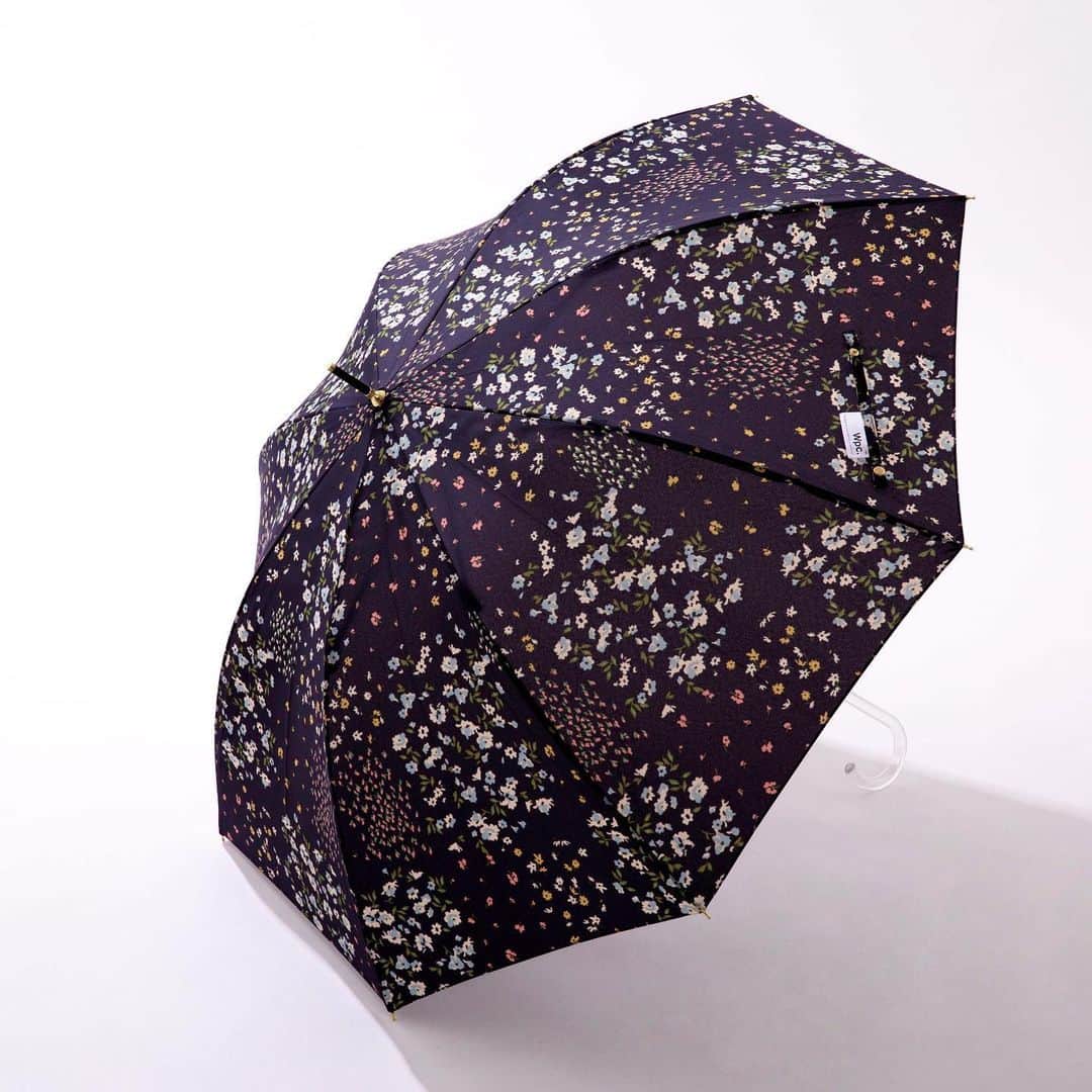 LOFT公式アカウントさんのインスタグラム写真 - (LOFT公式アカウントInstagram)「⠀ 夏から秋へ、季節の移り変わりに降る秋雨。 夏の暑さも和らぎはじめ、そろそろ服装とともに傘も秋モードに。  カーキやチャコールなど、シックで落ち着いた秋のファッションにぴったりの傘が続々と入荷中です。 ⠀ --------------------------------------- 【掲載画像商品】  ☑ビコーズ ●プラントフラワー(アイボリー／カーキ)  長傘　各税込2,640円  ☑Wpc. ●タイニーフラワー(チャコール) 長傘　税込2,750円  ☑ビコーズ ●バイカラーパイピング(グレージュ) 長傘　税込2,640円  ※ビコーズの商品は8月20日(日)頃より順次入荷いたします。 ※取り扱い商品は店舗により異なります。 詳しくはご利用の店舗へお問い合わせをお願いいたします。  #ビコーズ #wpc #フラワーモチーフ #プリント傘 #秋の新作 #新作傘 #レトロタッチ #おしゃれ傘 #秋のおしゃれ #秋の雨 #秋のコーデ #ロフト #loft #loftjapan #japanshopping」8月19日 10時06分 - loft_official