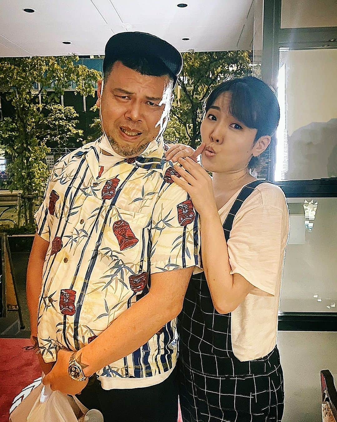 隅田美保のインスタグラム：「///  偶然バッタリ。  #隅田美保 #野生爆弾クッキーさん #いつぶりにお会いしただろ #嬉しすぎて飛びついてハグ #会うと元気にしてるかと #いつも頭を撫でてくれる #優しいジェントルマンなお兄ちゃん #ご馳走もして下さり感謝します」