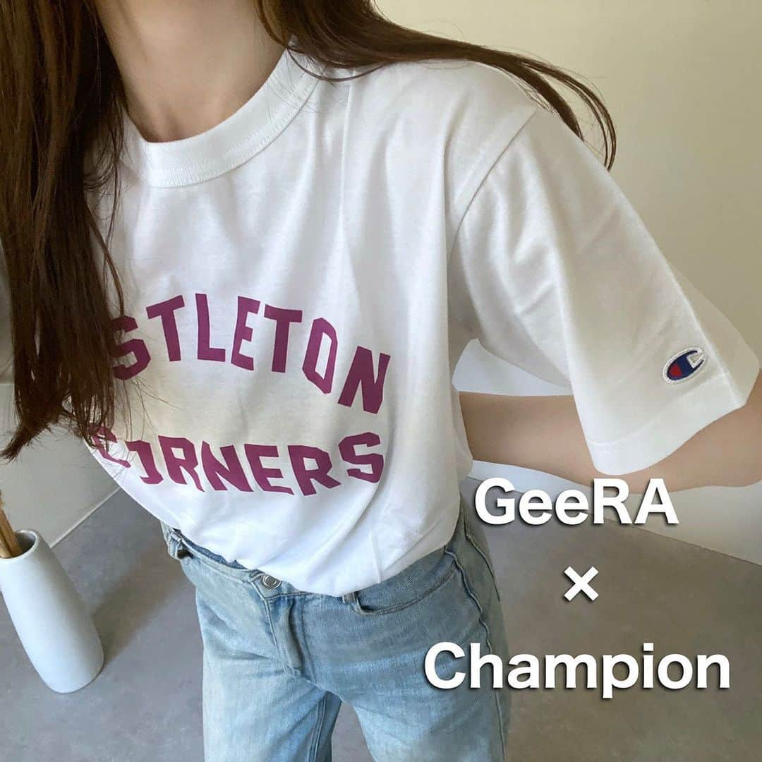 yumemiのインスタグラム：「championコラボのTシャツ🥹  @geera__official  紫ピンクのロゴと袖口のワンポイントがくすぐられる〜🤎  合わせやすいデザインやけど お洒落感あって夏にマストな一枚！  #ZOZOTOWN#ZOZOTOWNおすすめブランド#今日のコーデ#GeeRA #ジーラ #ジーラコーデ#ロゴTシャツ#コラボTシャツ#ユニセックス#骨格ウェーブ#骨格ストレート」