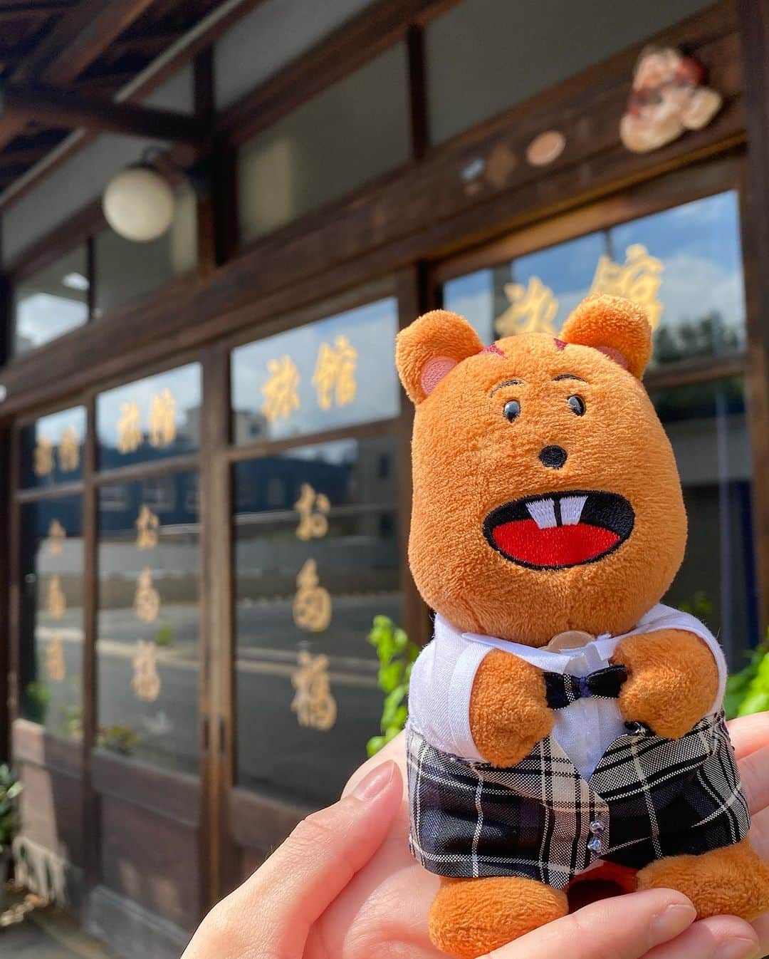 旅館 お多福さんのインスタグラム写真 - (旅館 お多福Instagram)「古参ソルジャーに御宿泊いただきました🔫 ソルジャーとは ウエストランドのぶちラジの視聴者、リスナーを指す言葉です。 ぶちラジでは当館4代目もたまーに、名前が出てくるかも…。 地元からウエストランドを応援しましょー📣 @kokusainingen_buchimyknt  @westiguchi  @westkoumoto  @ginbis_tabekko_official  #ウエストランド #岡山芸人」8月19日 11時08分 - ryokan_otafuku