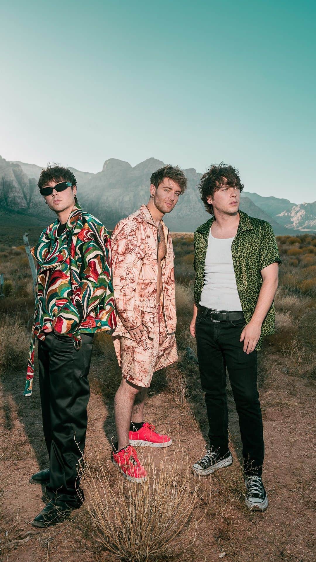 のインスタグラム：「EMBLEM3 LIVE IN BRAZIL!  This makes me so happy to say @emblemthree is going back to Brazil!!!   DATE: April 12 (Friday) CITY: Sao Paulo AVENUE: Carioca Club  DATE: April 14 (Sunday) CITY: Rio de Janeiro AVENUE: Agyto Lapa   @emblem3liveinbrazil @clubedoingresso @cariocaclub @agytorio」