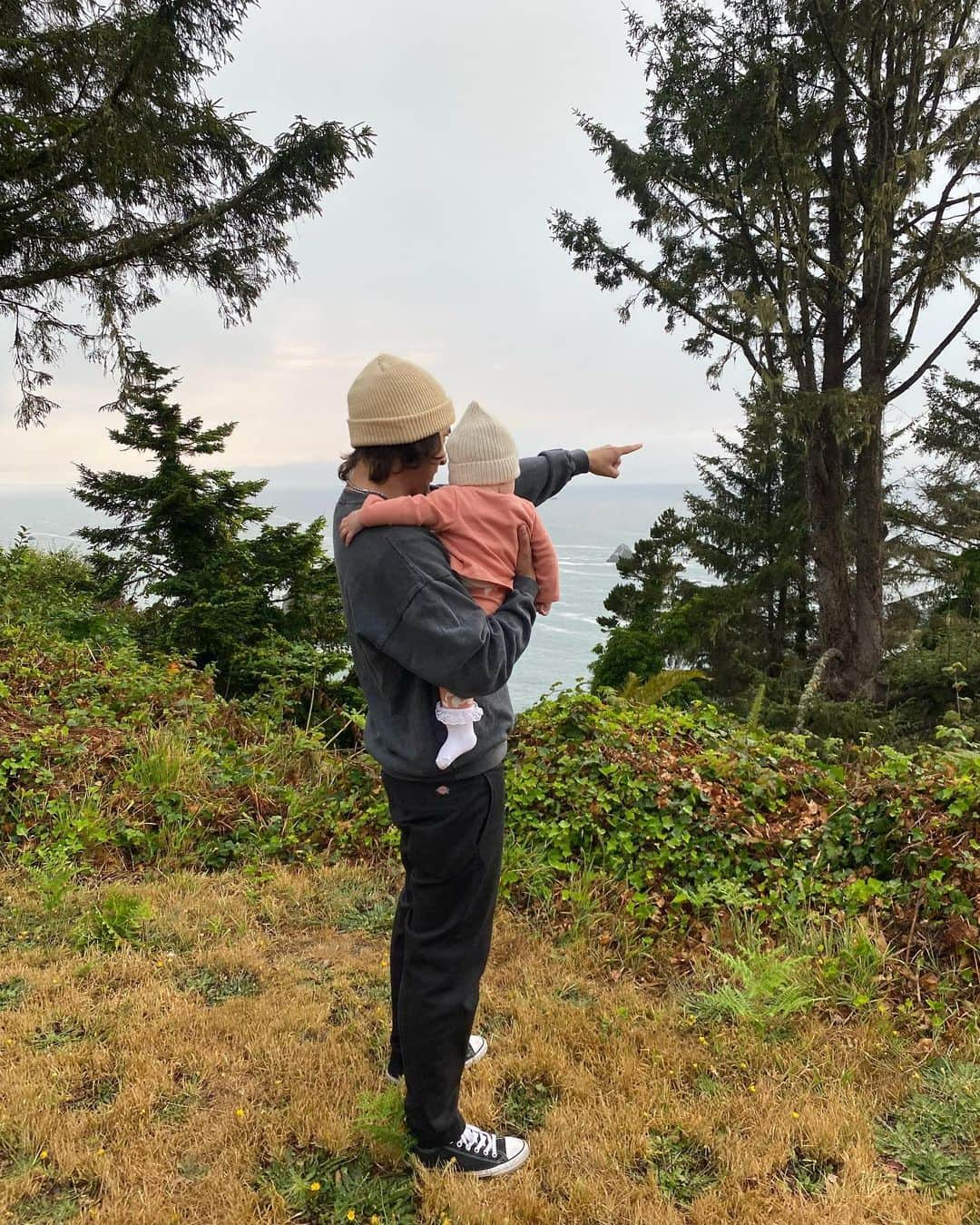 ヴィック・フエンテスさんのインスタグラム写真 - (ヴィック・フエンテスInstagram)「Our first family vacation 💜」8月19日 2時34分 - piercethevic