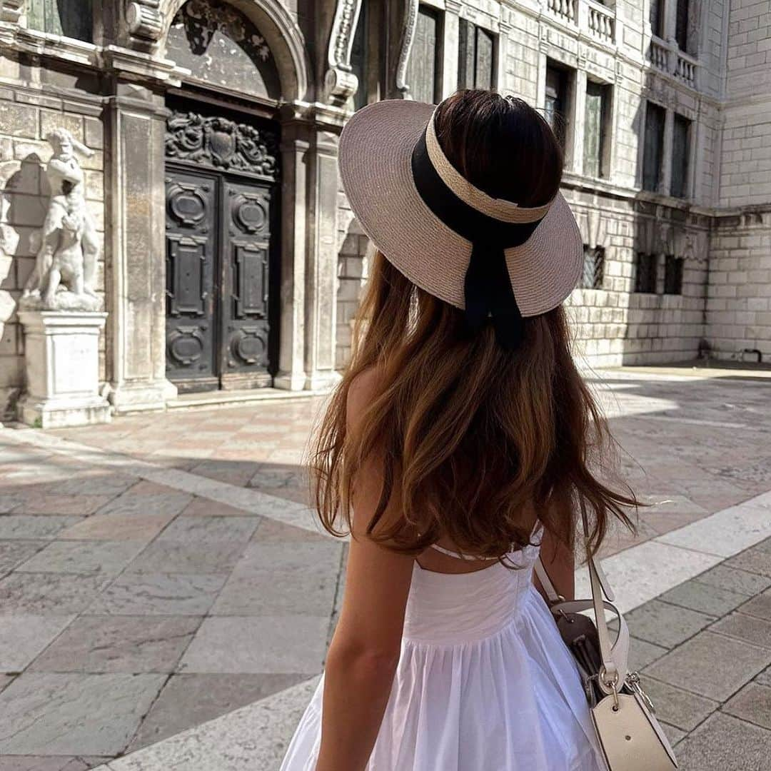 ユージニア キムのインスタグラム：「Our Lettie visor goes around the world with @olesiastefanko  • • • #travel #travelhats #europe #summerhats #accessories #visors #luxuryhats」