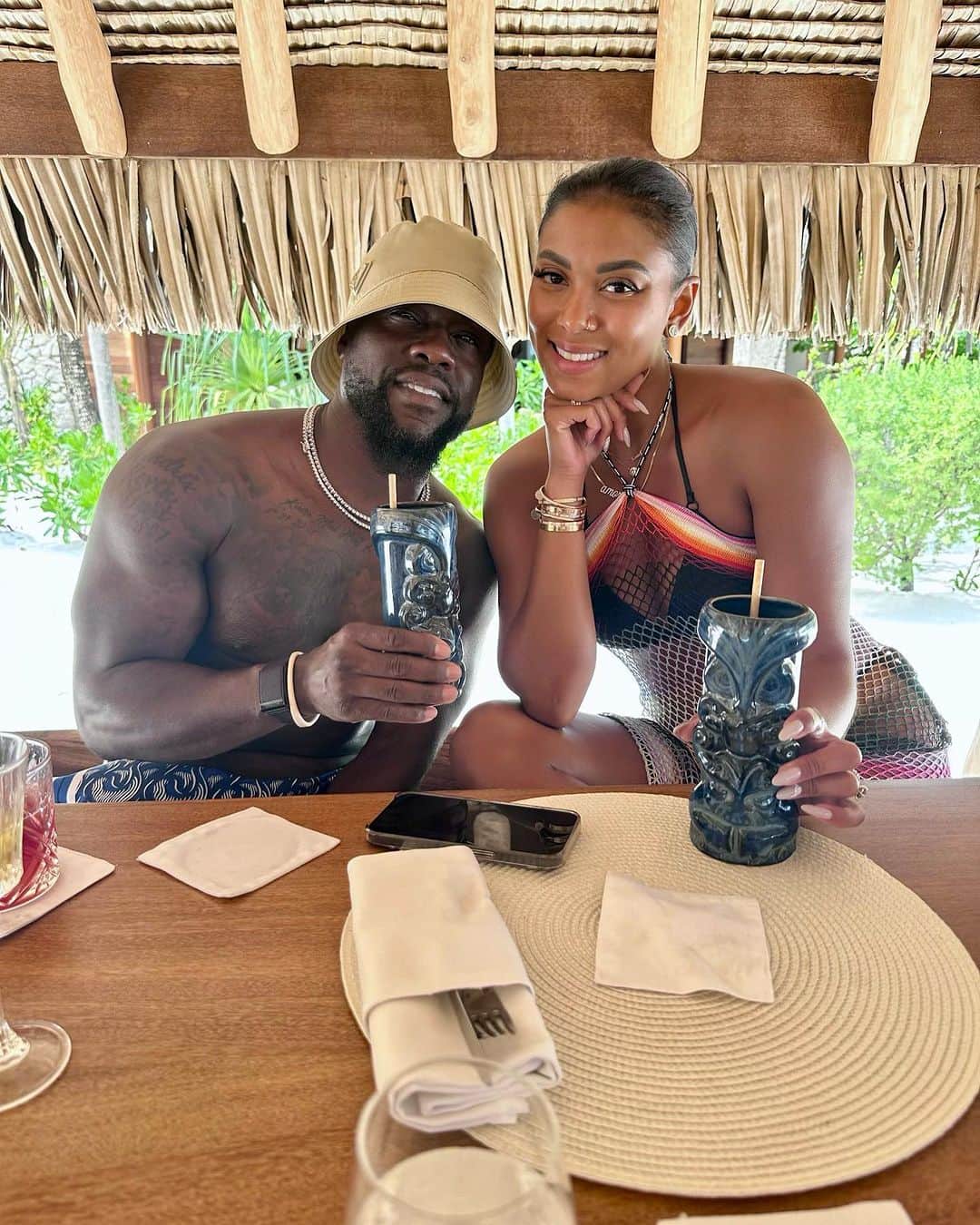 ケビン・ハートのインスタグラム：「39 never looked this damn good!!!!! Screaming Happy B Day to my beautiful wife @enikohart ….we celebrate you today….Mi Amor …Como Se Dese….Donde ….Ma almo ….Este Nuve …De de do… Calla como… Se almo…. She loves my Spanish!!!! 😂 Love u for life babe !!!!!! Get the @grancoramino out damn it!!!!!!! Shooooooooooooooooottttttttssssss #Harts #39AndFine」