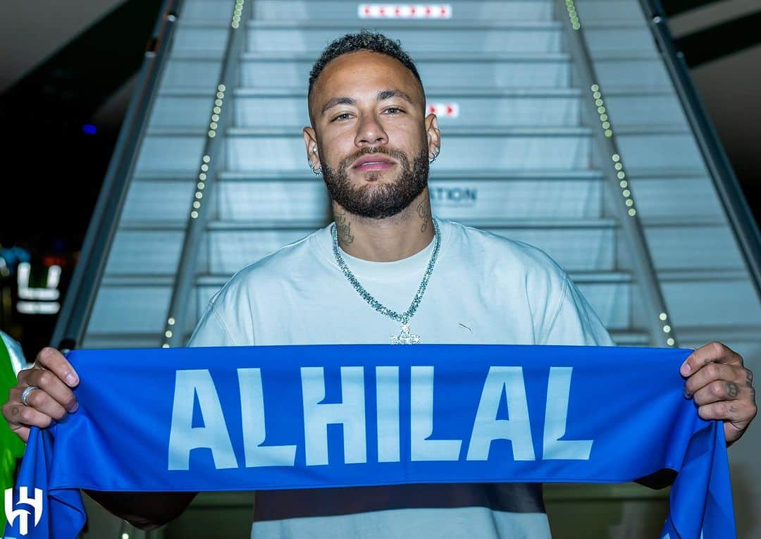 ネイマールのインスタグラム：「The Brazilian historical magician has arrived 🤩 Welcome home 🏡  #AlHilal 💙 @neymarjr 🫶🏻」