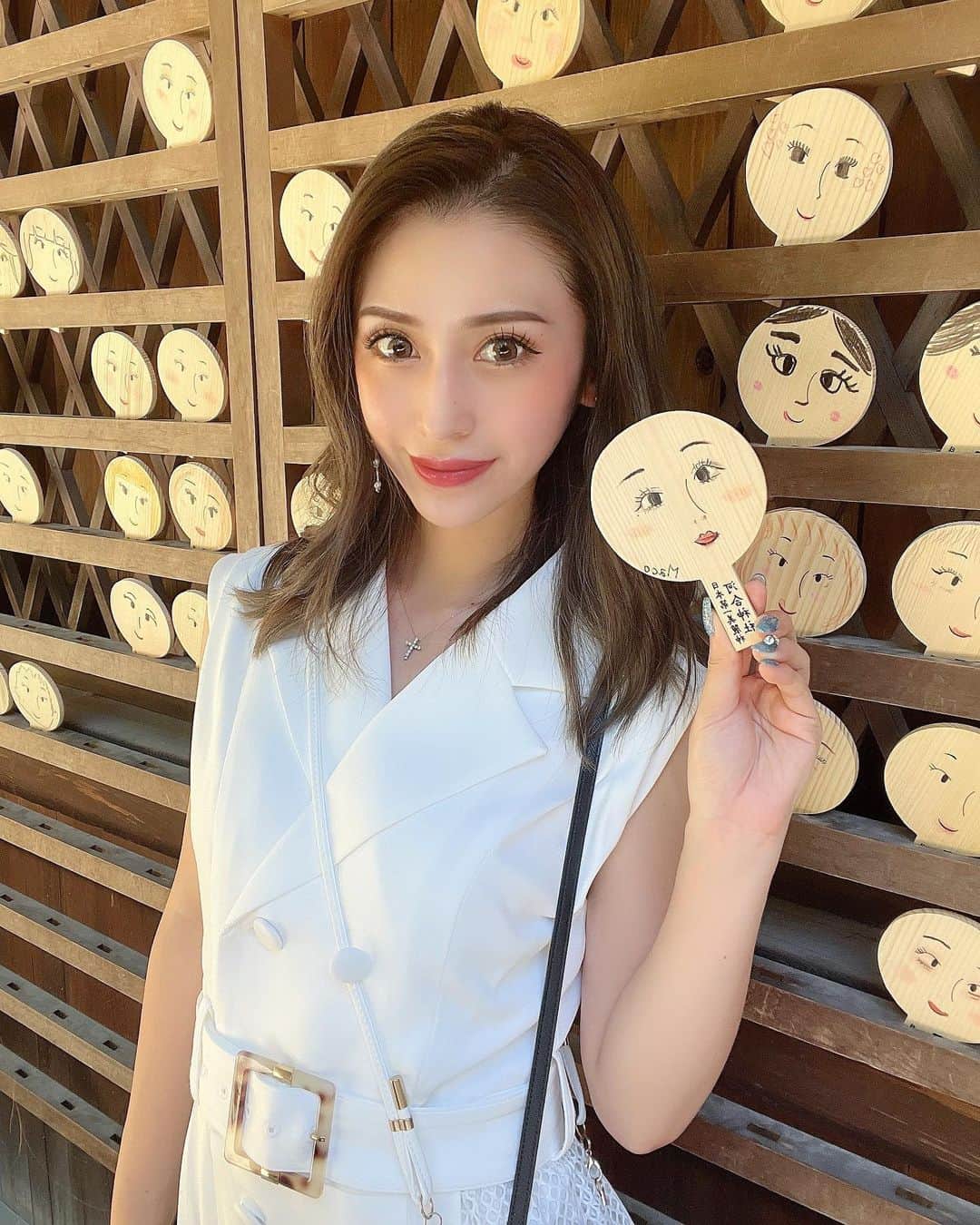 のインスタグラム：「京都の河合神社⛩✨ . . . . 美人になれるって有名な神社🥹 自分のなりたい顔を描いてきた✍🏻.*･ﾟ まだまだ知らないお寺がいっぱいあるから色々行ってみたいなぁ~🥳 . . . . . #kyoto #kyotojapan #travel #trip #me #selfie #lifestyle #summer #fashion #code #ootd #instadaily #instalike #女子旅 #タビジョ #セルフィー #カメラ女子 #お盆休み #京都観光 #河合神社 #京都旅行 #神社巡り #夏コーデ #ワンピースコーデ #ファッション #京都旅 #食べ歩き #いいね返し #フォロー返し #いいねした人全員フォローする」