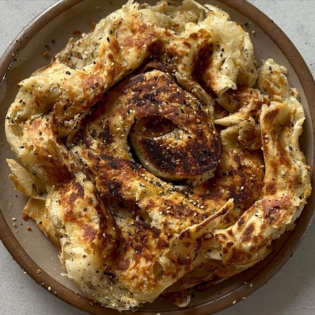 デイビット・チャンのインスタグラム：「everything bagel seasoned roti canai」