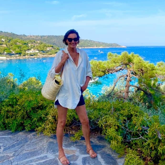 イネス・ド・ラ・フレサンジュのインスタグラム：「photo de vacances assez typique … @denis.olivennes #today #bonheur」