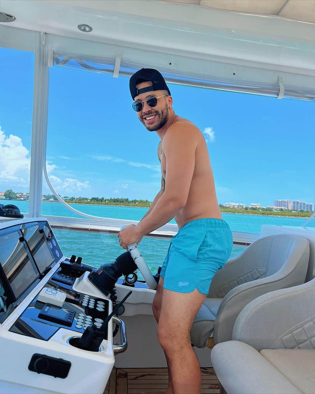 プリンス・ロイスのインスタグラム：「Playa 🌊o piscina 🤿」