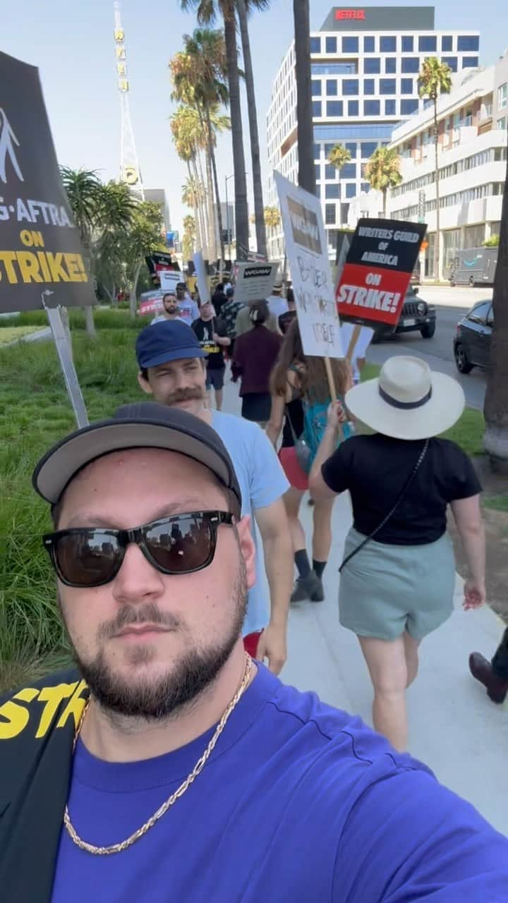 マット・マクゴリーのインスタグラム：「Starting week 5 of SAG-AFTRA strike and 100+ days of WGA strike #SAGAFTRAstrong #SAGAFTRAstrike」