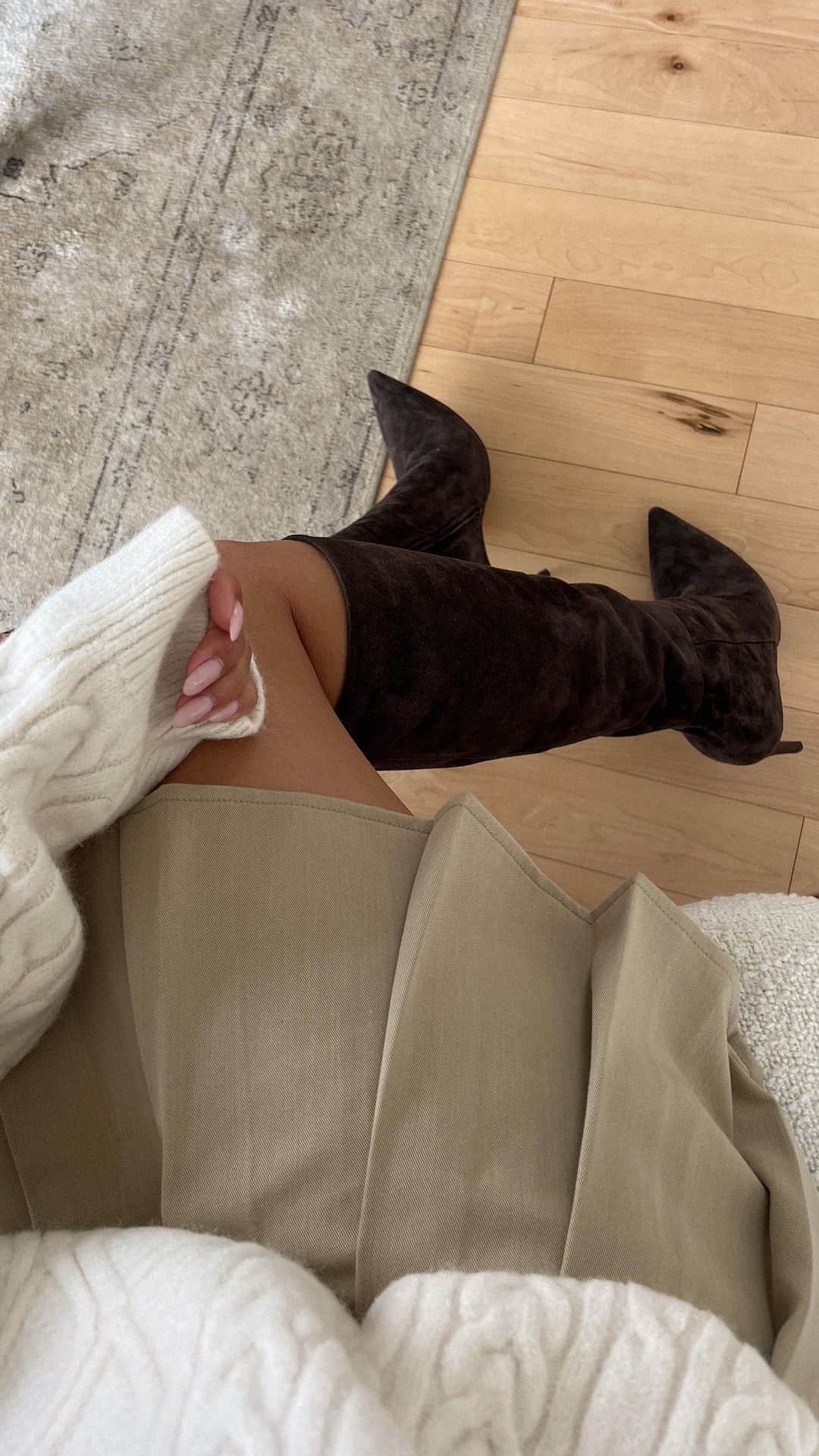 のインスタグラム：「It’s almost time 🫶🏼🍂🕯️☕️🎃🧣🥧」