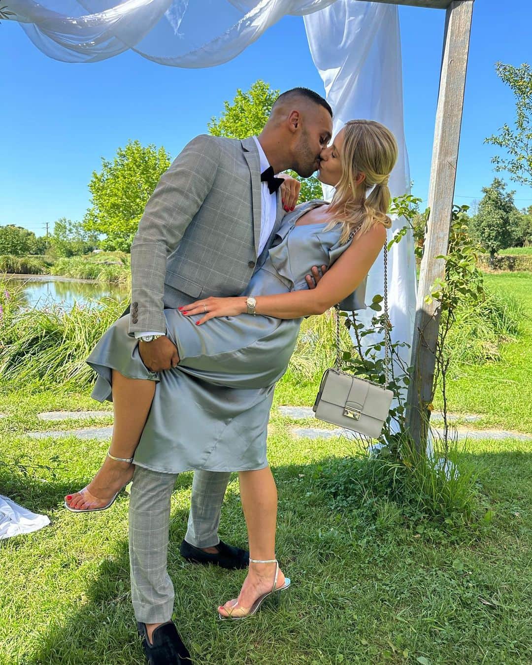 マーヴィン・マティプのインスタグラム：「Hochzeit von V & C ❤️ #weddingoftheyear  #prichsenstadt #thecrew #hochzeitsrednerin #loveisintheair」