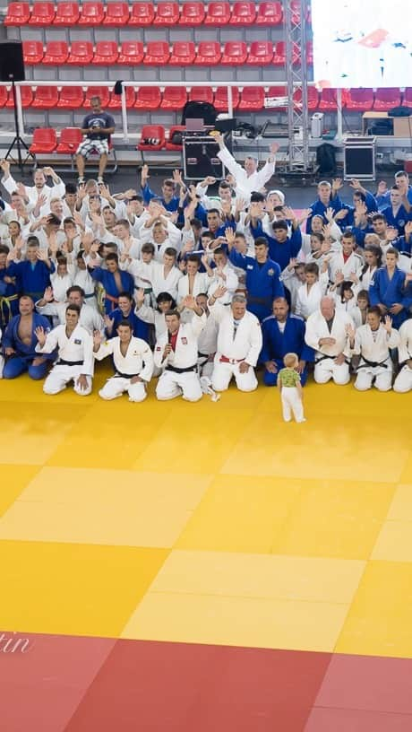 髙藤直寿のインスタグラム：「Extremely proud to have participated in the Master Class held in Bosnia and Herzegovina, where I joined more than 700 sportsmen, including @takato_official @majdovjudo1st @mikita_sviryd @andjela__samardzic @aleksandra_samardzic @lakyca @vitodragic @andreastojadinov and others. I want to extend my thanks to everyone involved in this fantastic organization. I also greatly appreciate the strong and hardworking young judokas who provided fantastic support. This accomplishment belongs to all of you!」